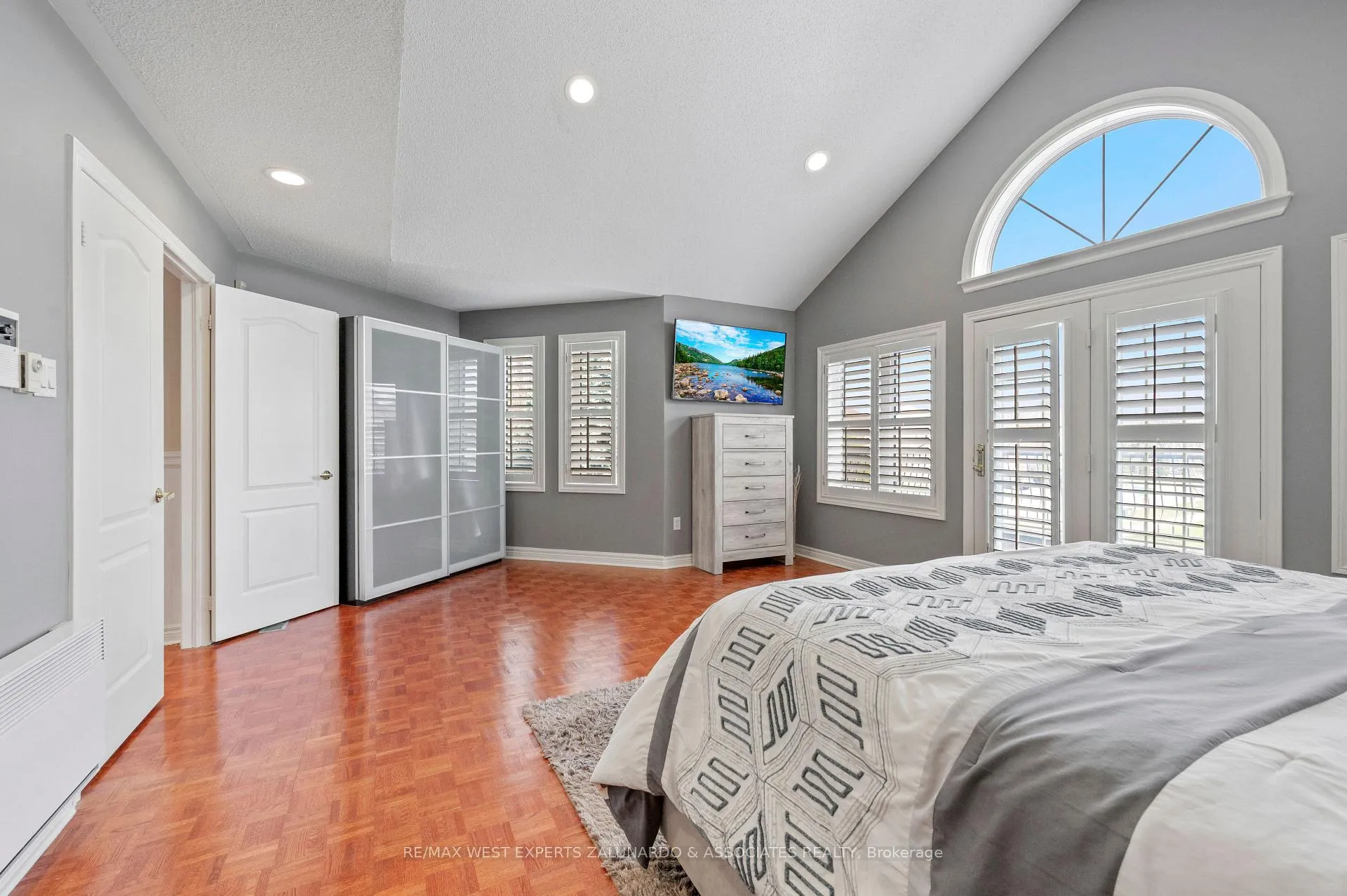 Photo 25 of 1 Lanterna Crescent, Vaughan, Elder Mills — HOMEH