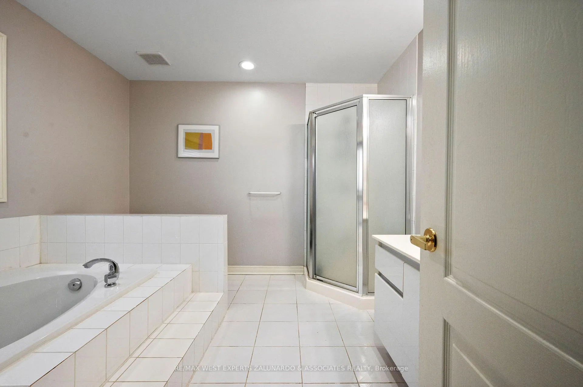 Photo 27 of 1 Lanterna Crescent, Vaughan, Elder Mills — HOMEH