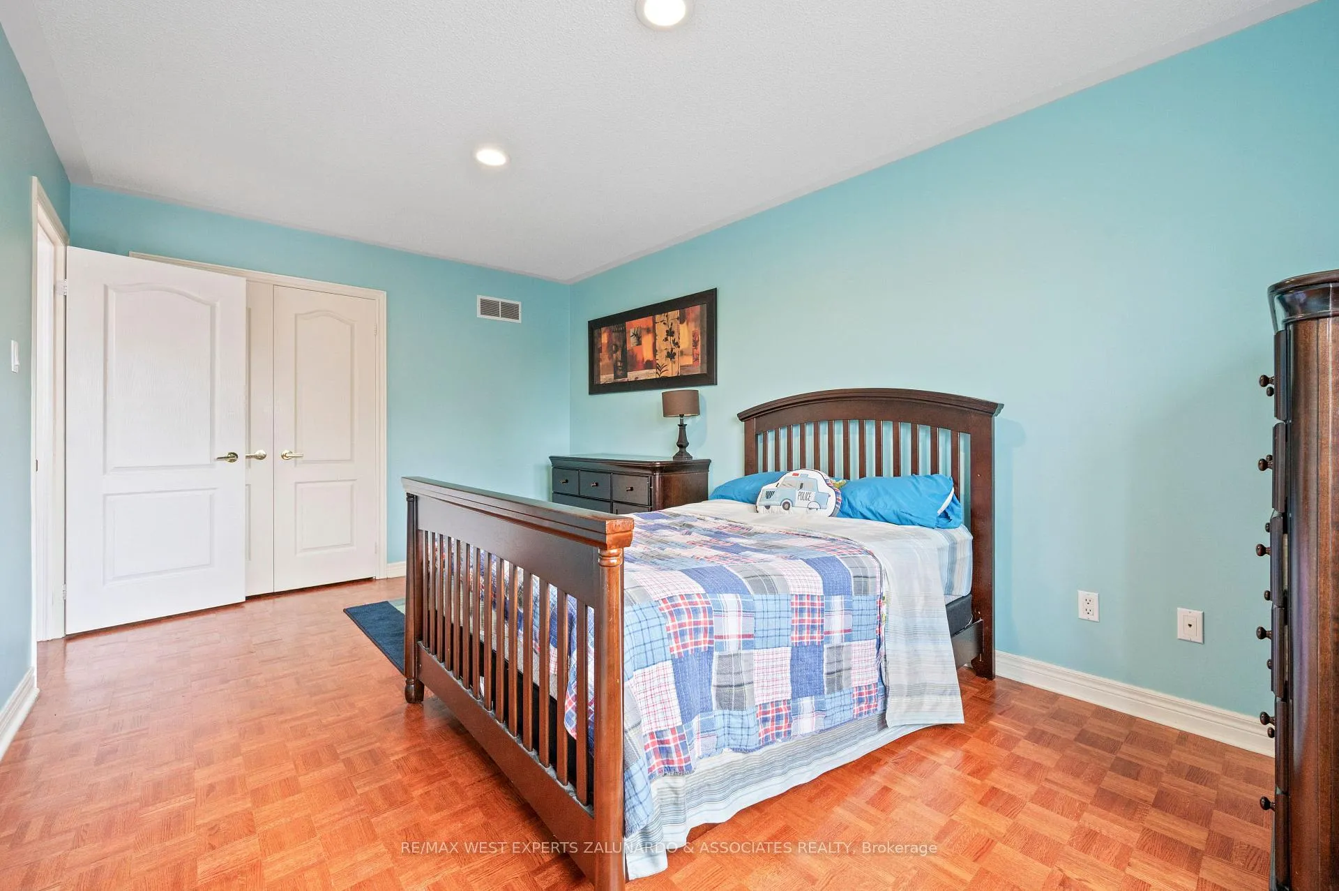 Photo 33 of 1 Lanterna Crescent, Vaughan, Elder Mills — HOMEH