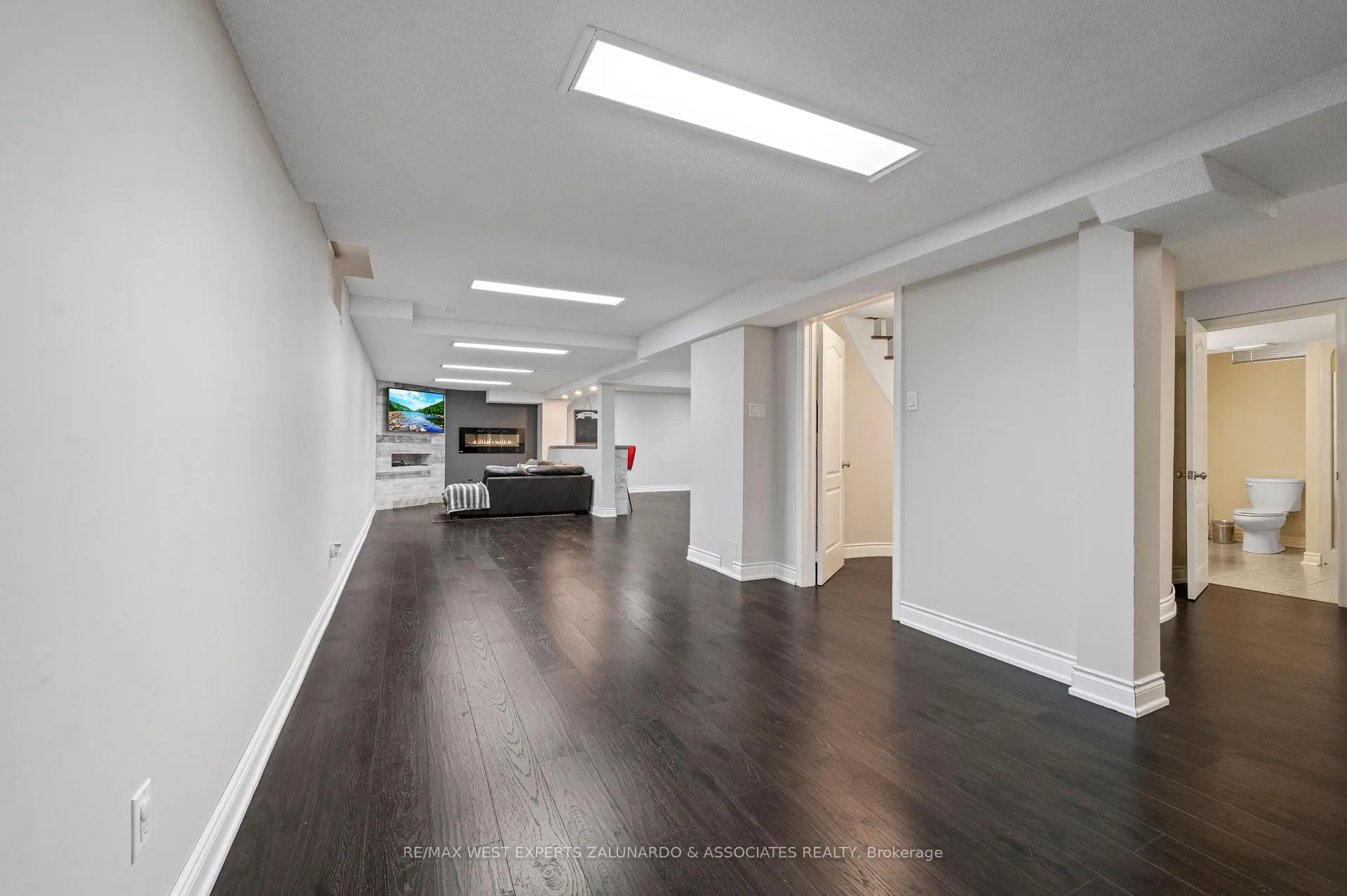 Photo 38 of 1 Lanterna Crescent, Vaughan, Elder Mills — HOMEH