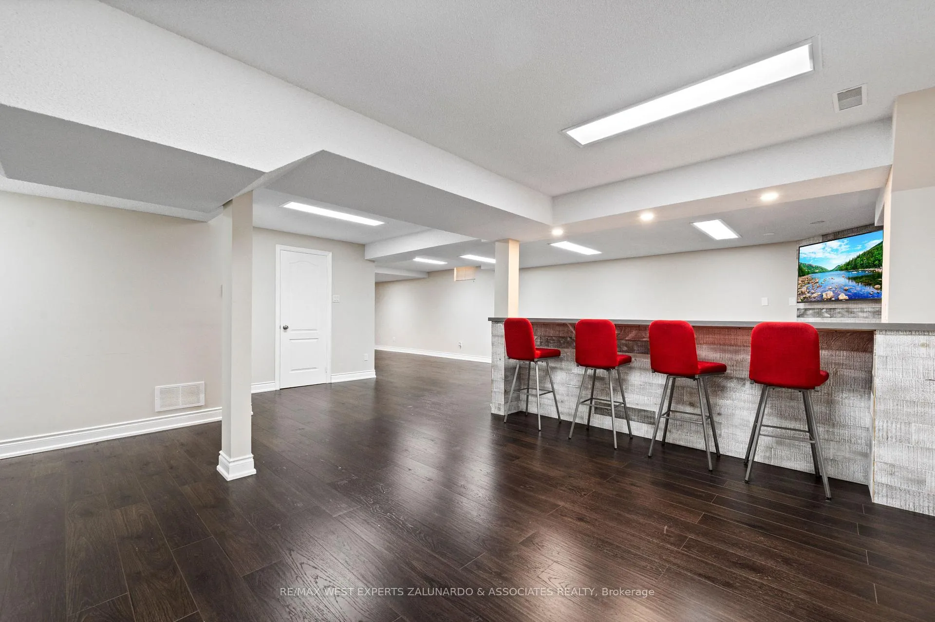 Photo 40 of 1 Lanterna Crescent, Vaughan, Elder Mills — HOMEH