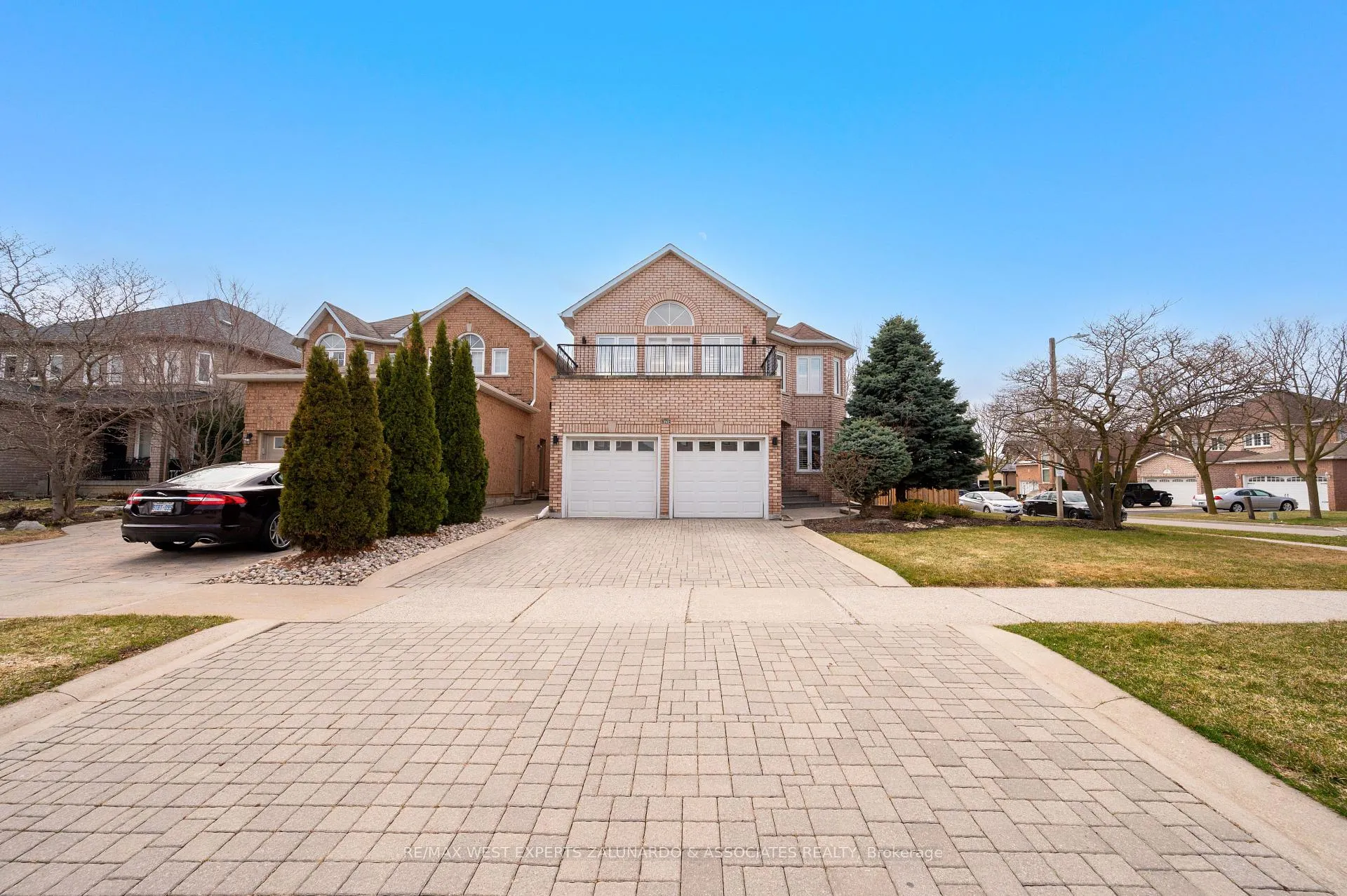 Photo 48 of 1 Lanterna Crescent, Vaughan, Elder Mills — HOMEH
