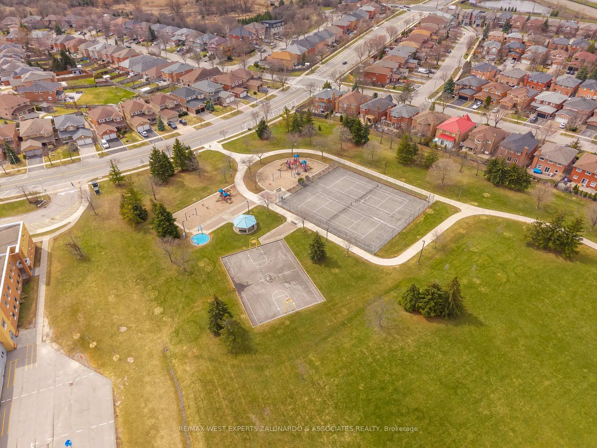 Photo 50 of 1 Lanterna Crescent, Vaughan, Elder Mills — HOMEH