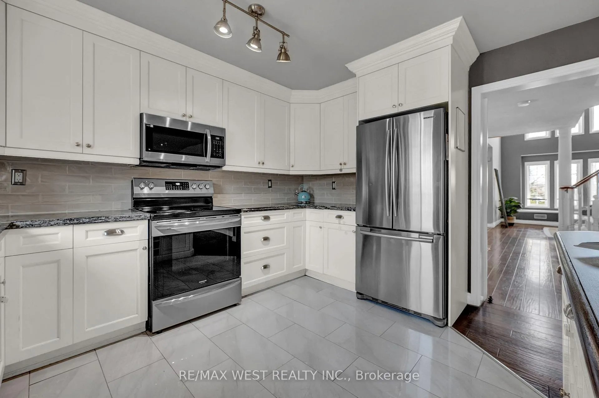 Photo 13 of 1136 Middlebury Avenue, Oshawa, Taunton — HOMEH