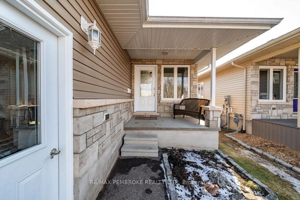 Photo 3 of 292 Mckenzie Street, Pembroke — HOMEH