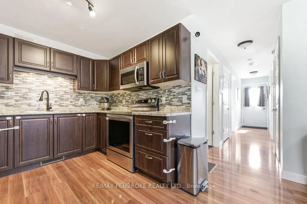 Photo 15 of 292 Mckenzie Street, Pembroke — HOMEH
