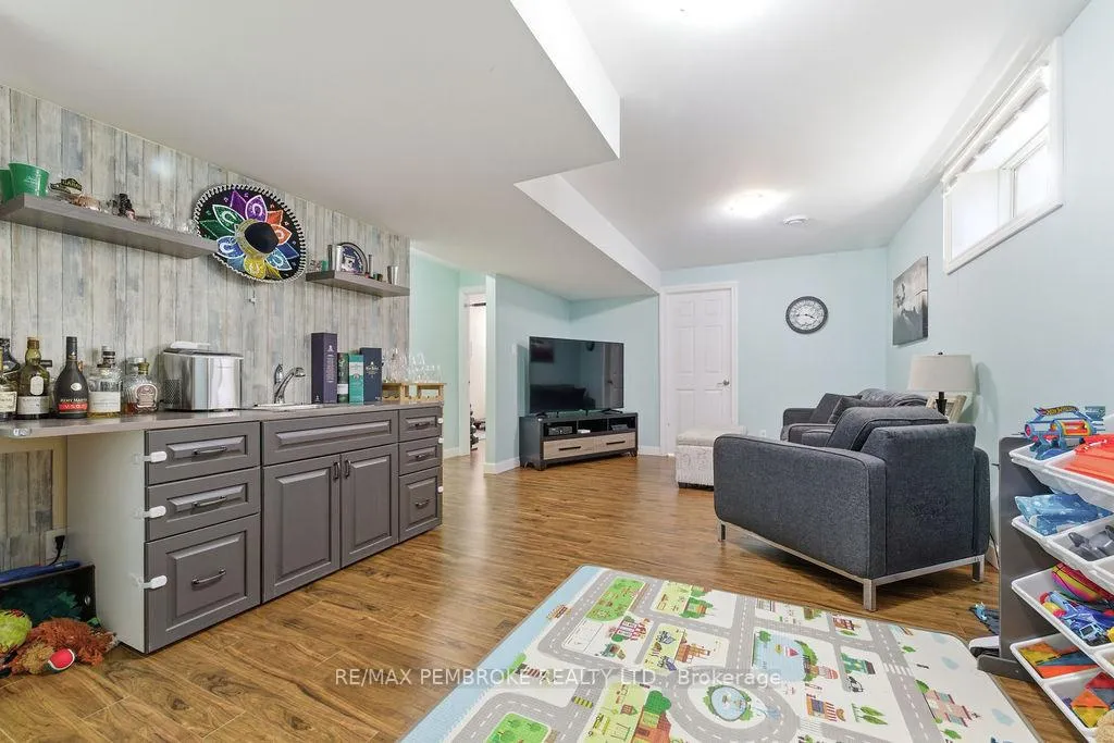 Photo 23 of 292 Mckenzie Street, Pembroke — HOMEH