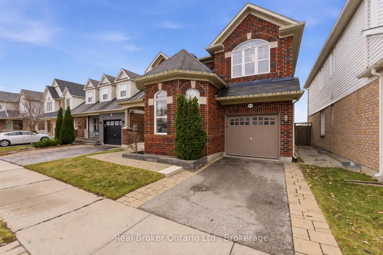 Photo 2 of 910 Vickerman Way, Milton, Coates — HOMEH
