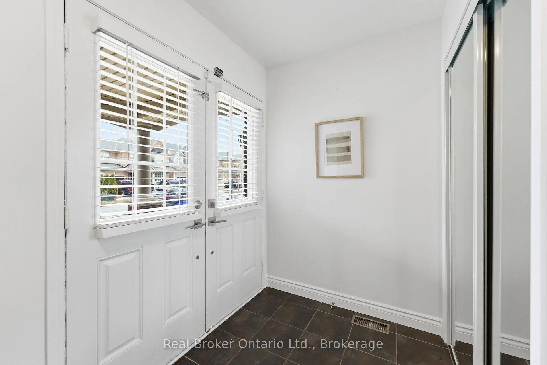 Photo 4 of 910 Vickerman Way, Milton, Coates — HOMEH