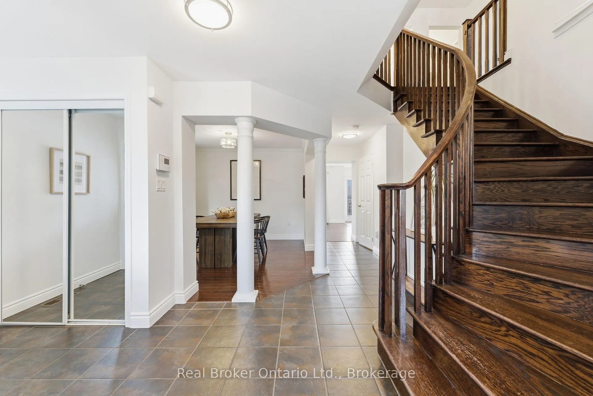 Photo 5 of 910 Vickerman Way, Milton, Coates — HOMEH