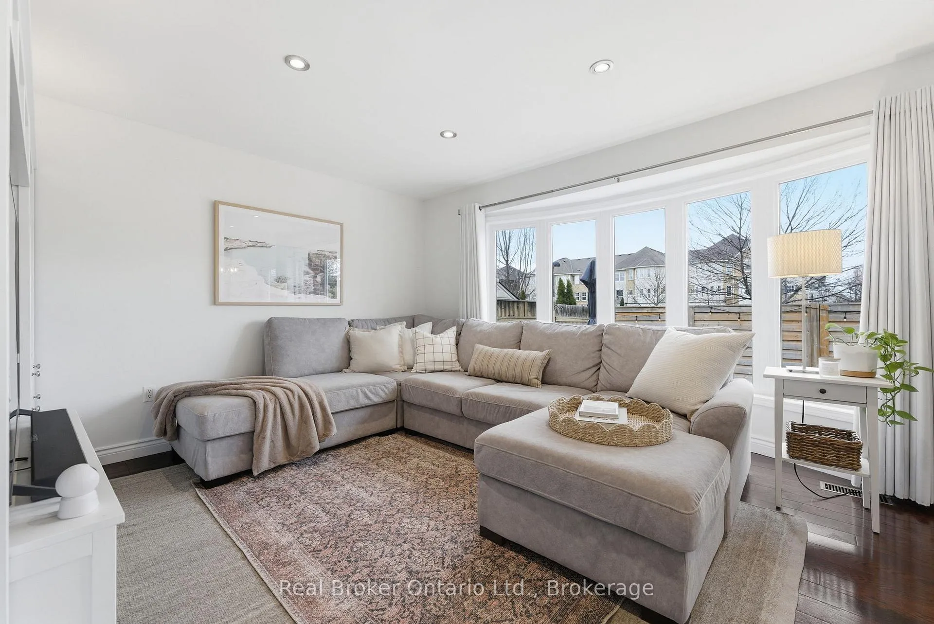 Photo 10 of 910 Vickerman Way, Milton, Coates — HOMEH