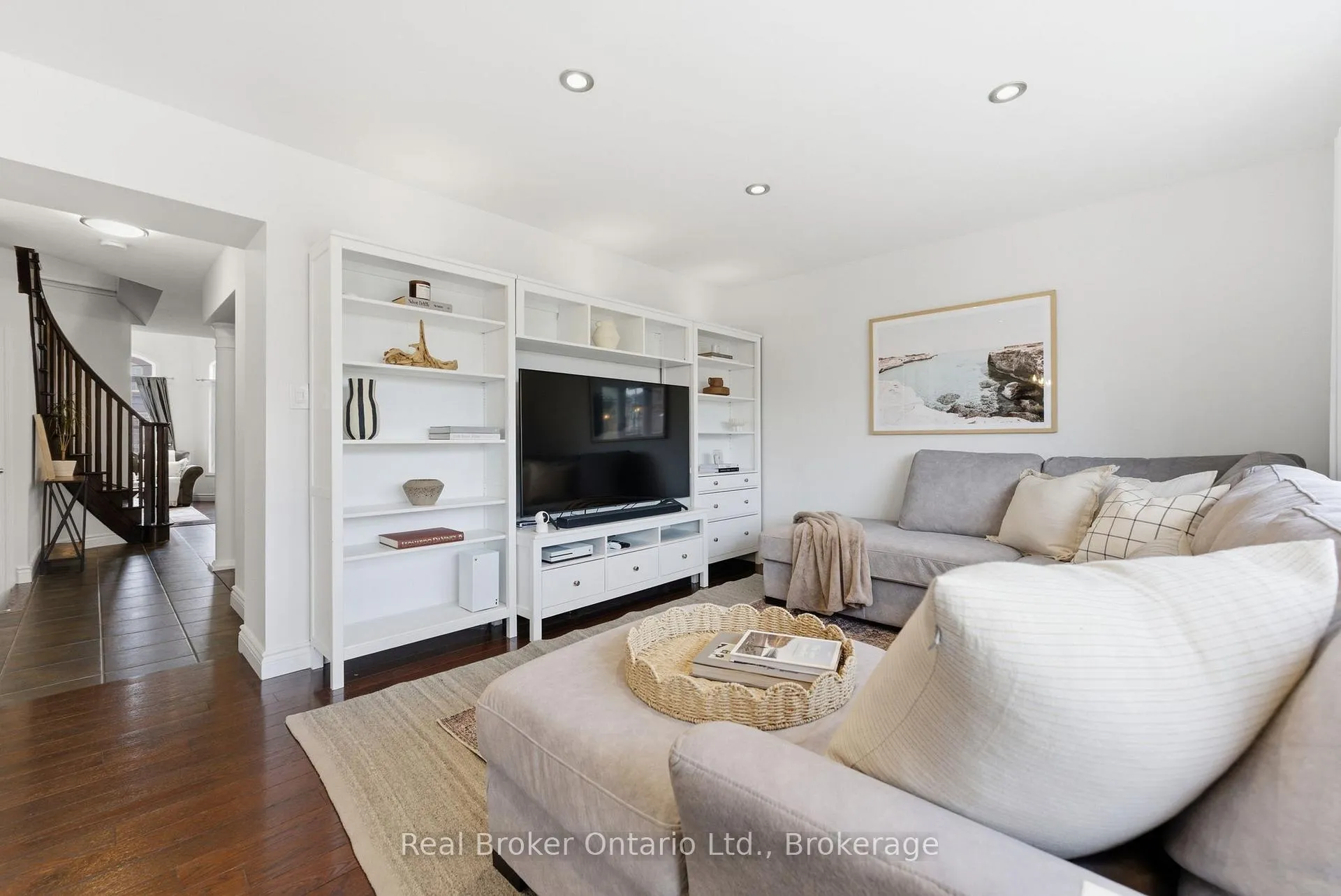 Photo 12 of 910 Vickerman Way, Milton, Coates — HOMEH