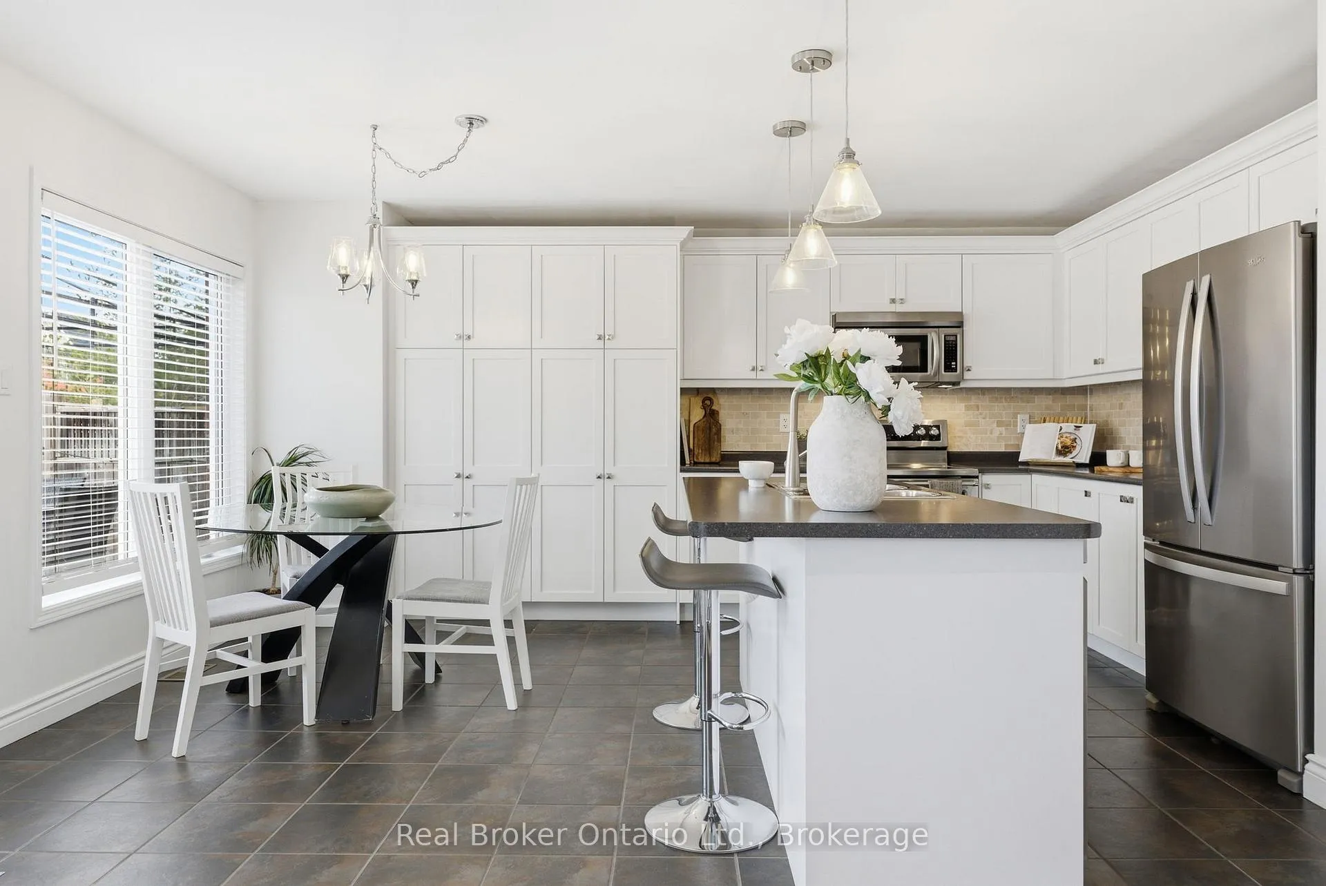 Photo 13 of 910 Vickerman Way, Milton, Coates — HOMEH
