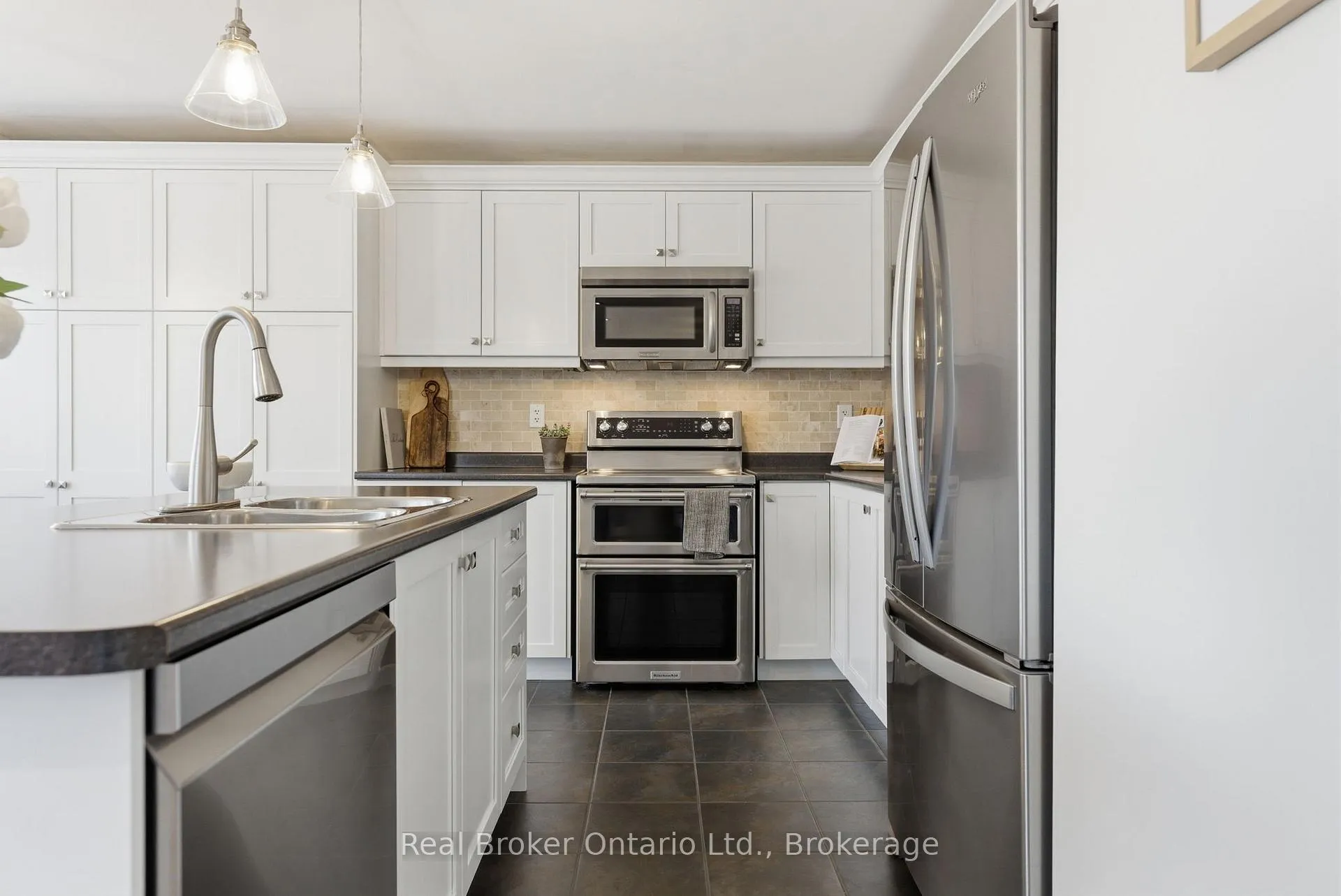 Photo 14 of 910 Vickerman Way, Milton, Coates — HOMEH