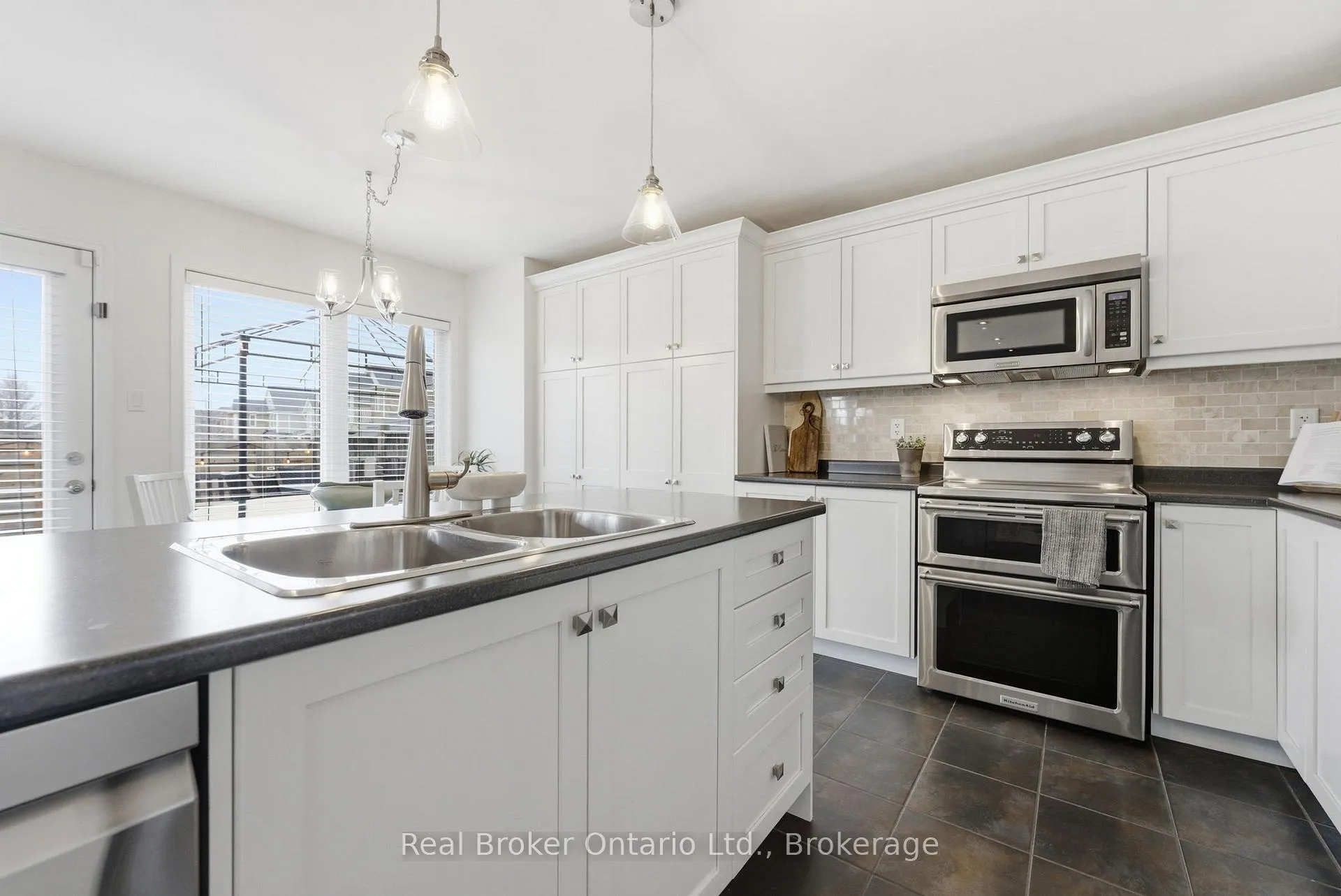 Photo 15 of 910 Vickerman Way, Milton, Coates — HOMEH