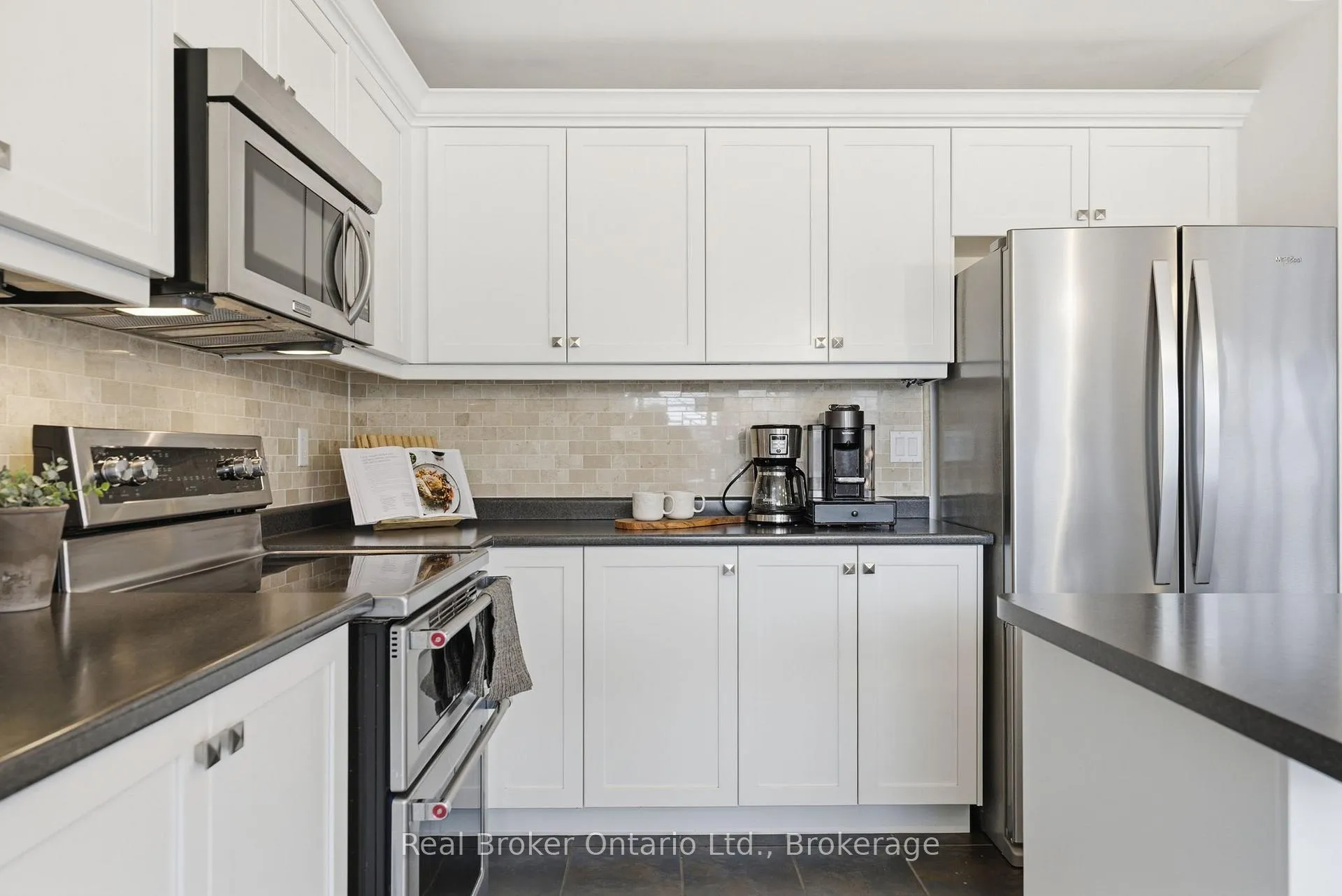 Photo 16 of 910 Vickerman Way, Milton, Coates — HOMEH