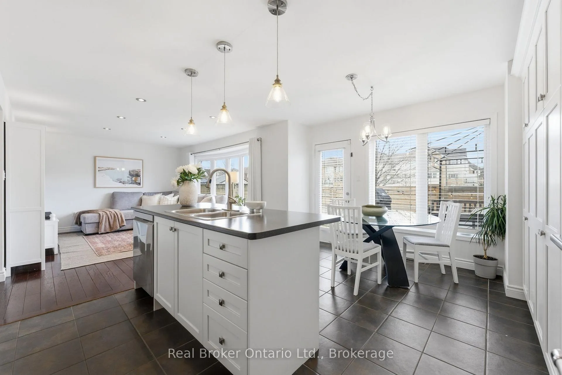 Photo 17 of 910 Vickerman Way, Milton, Coates — HOMEH