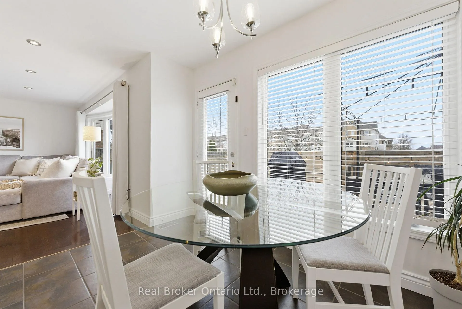 Photo 18 of 910 Vickerman Way, Milton, Coates — HOMEH
