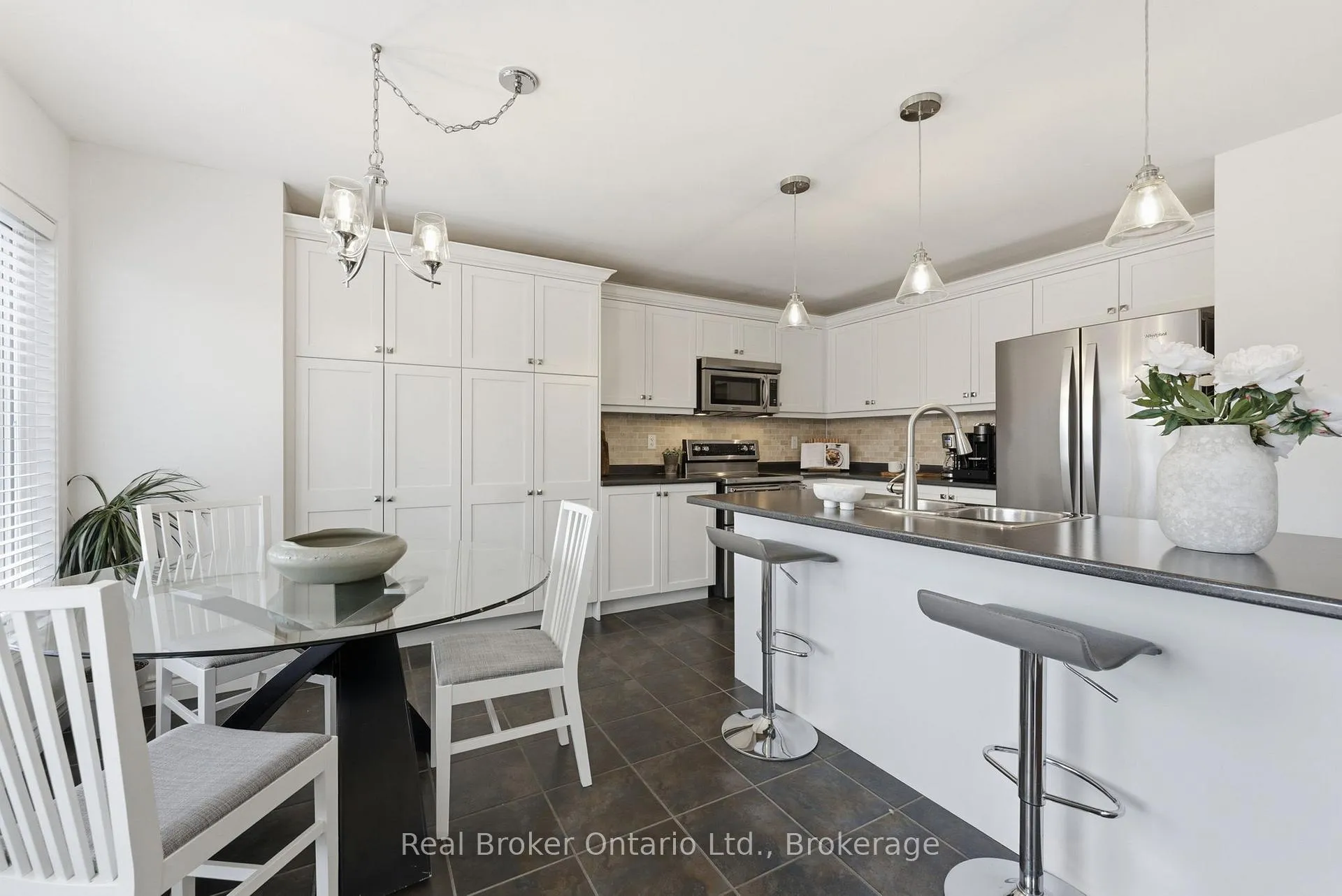 Photo 20 of 910 Vickerman Way, Milton, Coates — HOMEH