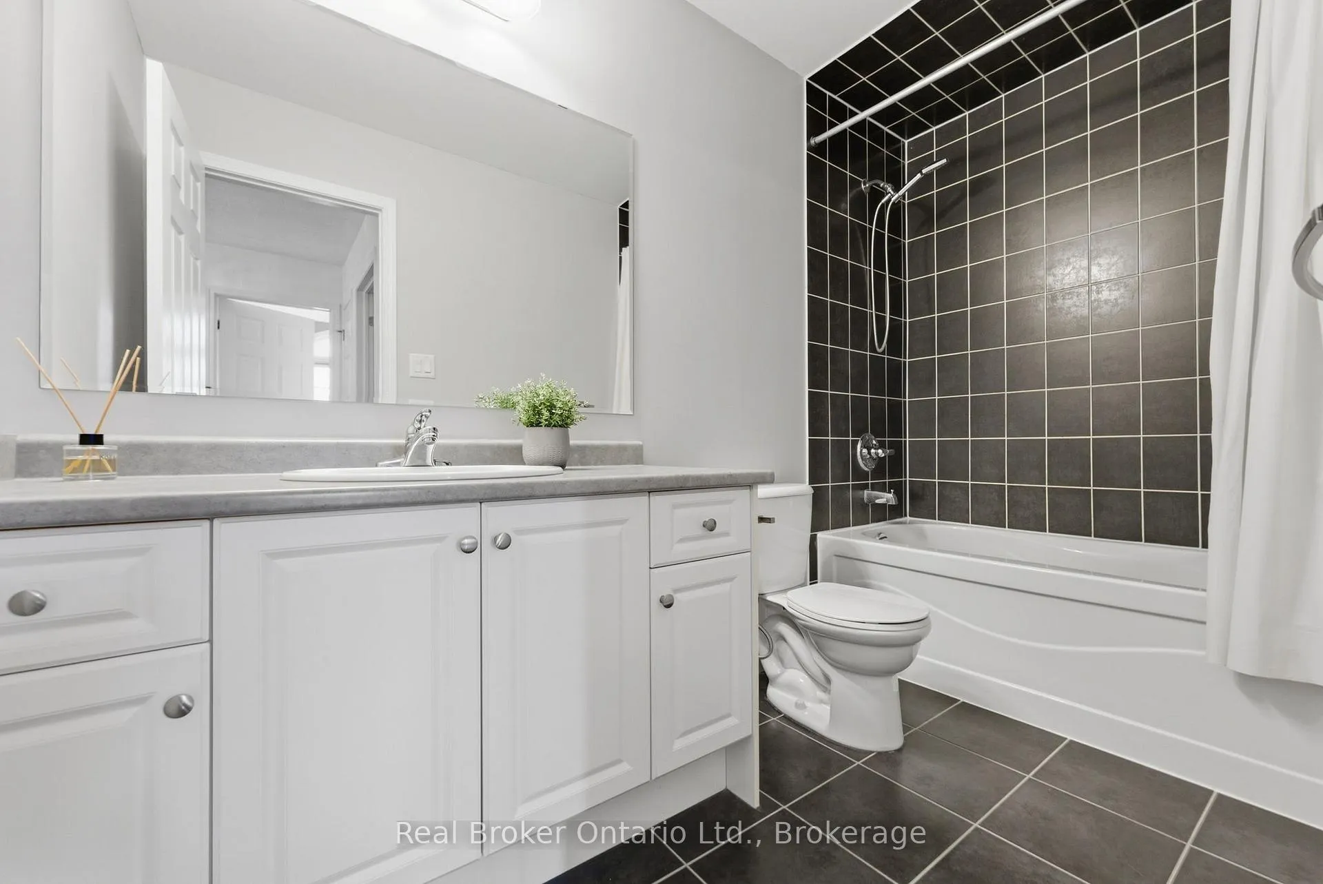Photo 29 of 910 Vickerman Way, Milton, Coates — HOMEH