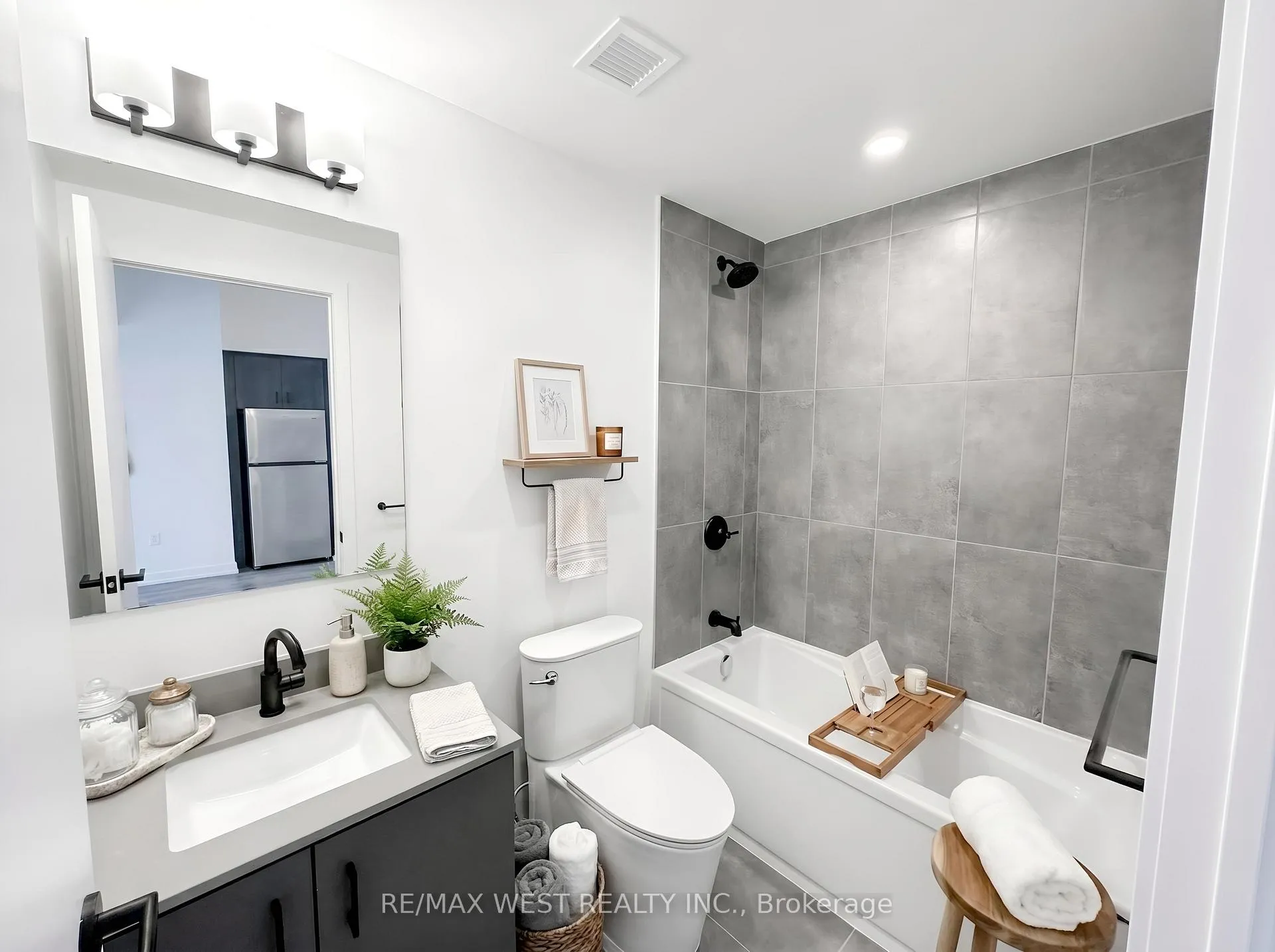 Photo 4 of Unit 433, 4878 Powers Common, Burlington, Alton — HOMEH