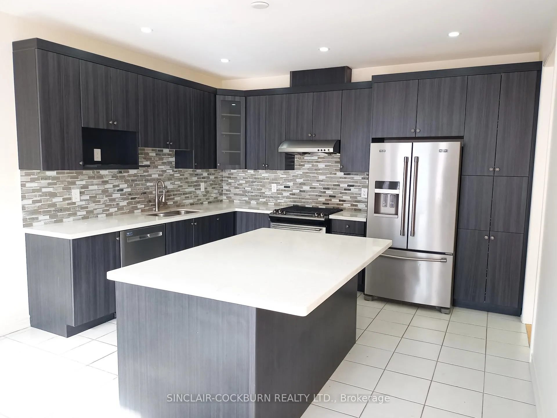 Photo 2 of 25 Fann Drive, Brampton, Northwest Brampton — HOMEH