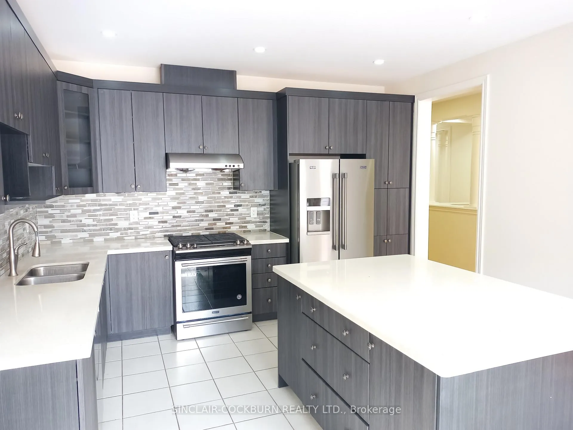 Photo 3 of 25 Fann Drive, Brampton, Northwest Brampton — HOMEH