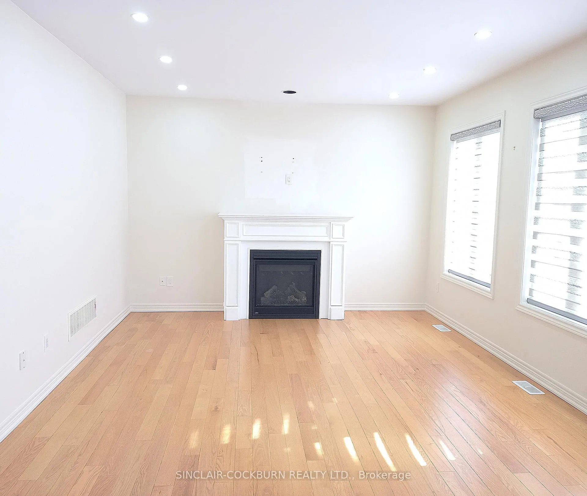 Photo 5 of 25 Fann Drive, Brampton, Northwest Brampton — HOMEH