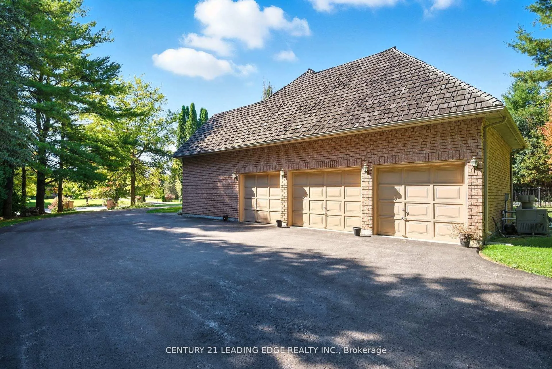 Photo 7 of 8 Bunhill Court, Ajax, Northeast Ajax — HOMEH