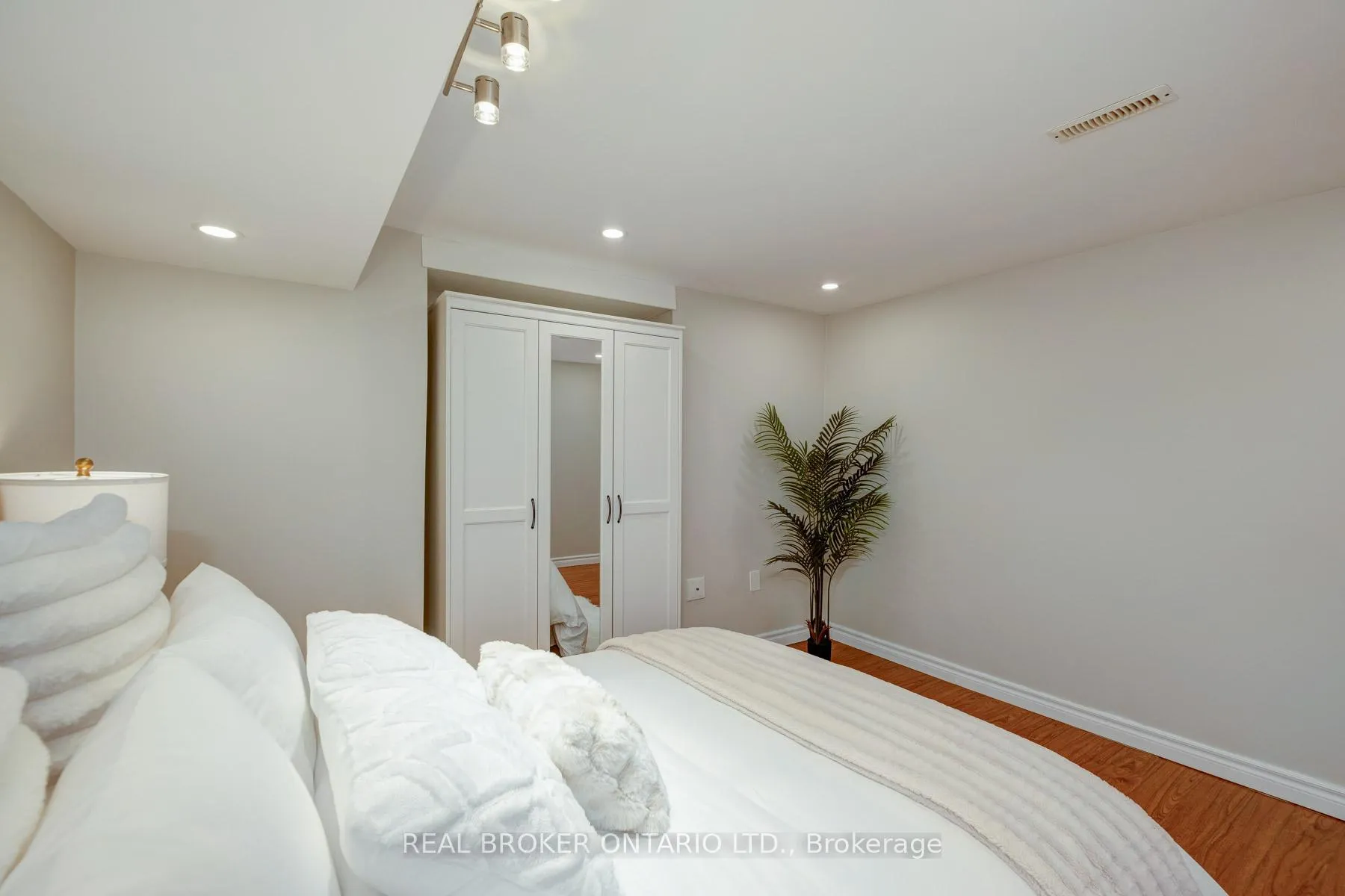 Photo 8 of Unit Bsmt, 25 Charnwood Place, Markham, Aileen-Willowbrook — HOMEH