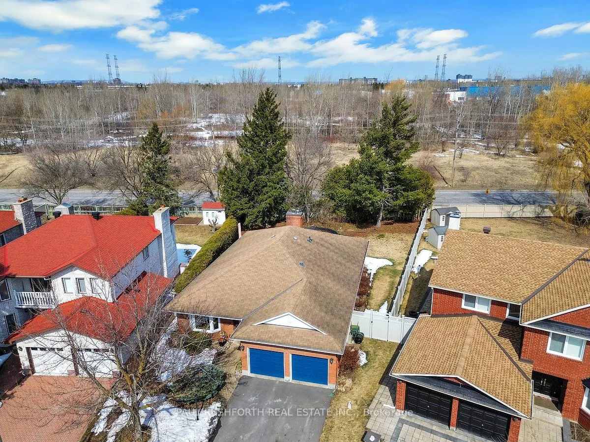 Photo 3 of 62 Topley Crescent, Ottawa, Hunt Club Park — HOMEH