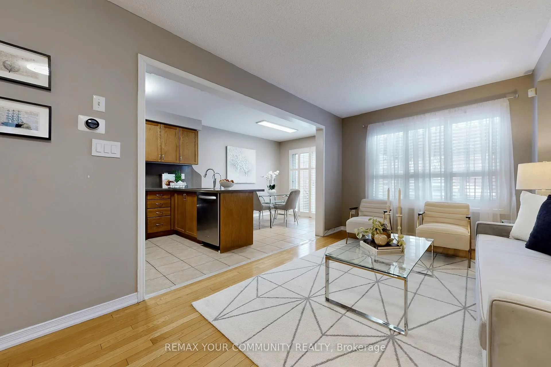 Photo 8 of 139 Ascalon Drive, Vaughan, Patterson — HOMEH