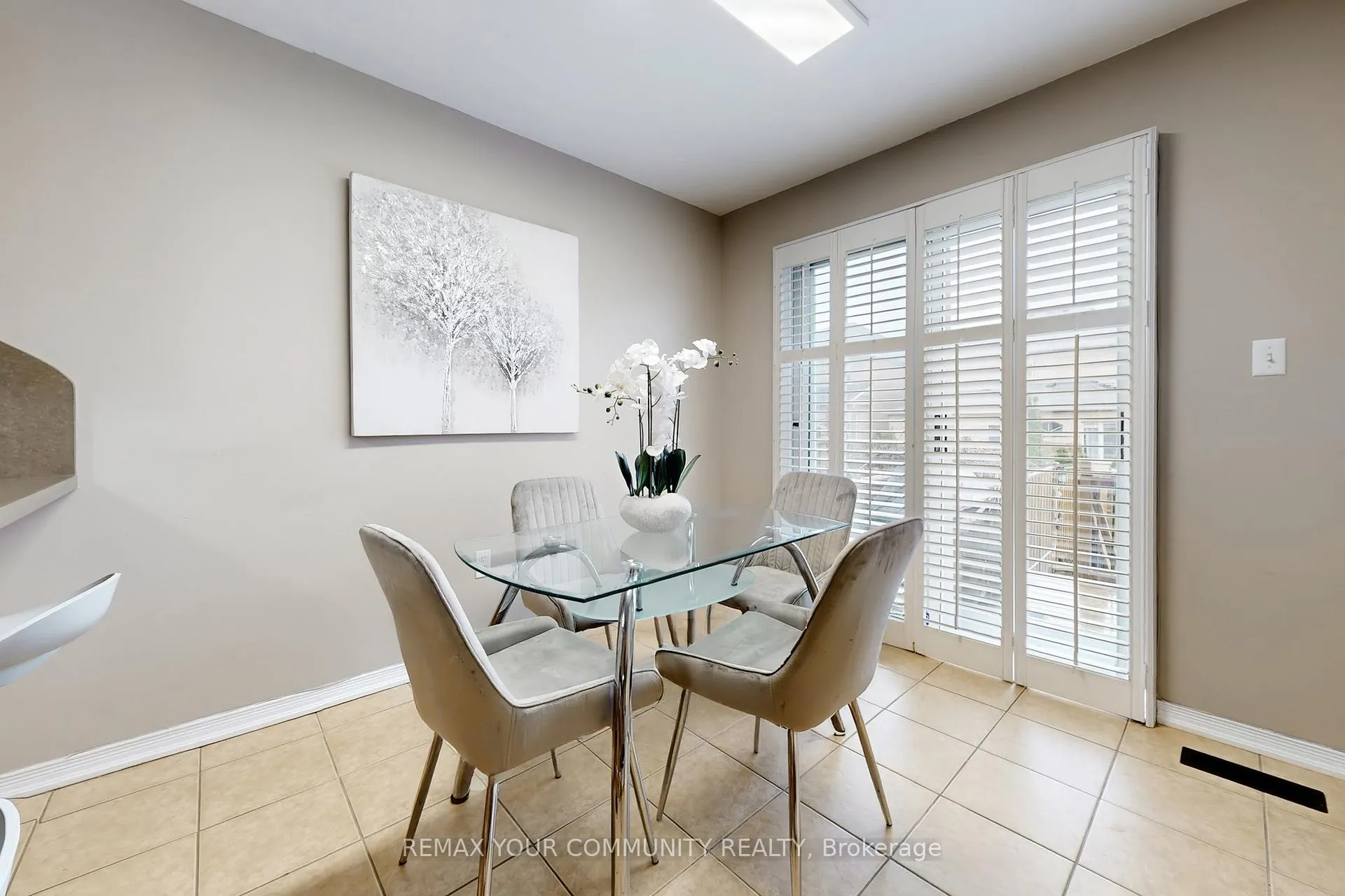 Photo 9 of 139 Ascalon Drive, Vaughan, Patterson — HOMEH