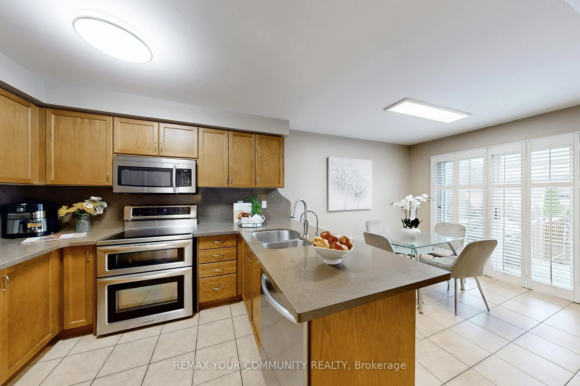 Photo 13 of 139 Ascalon Drive, Vaughan, Patterson — HOMEH