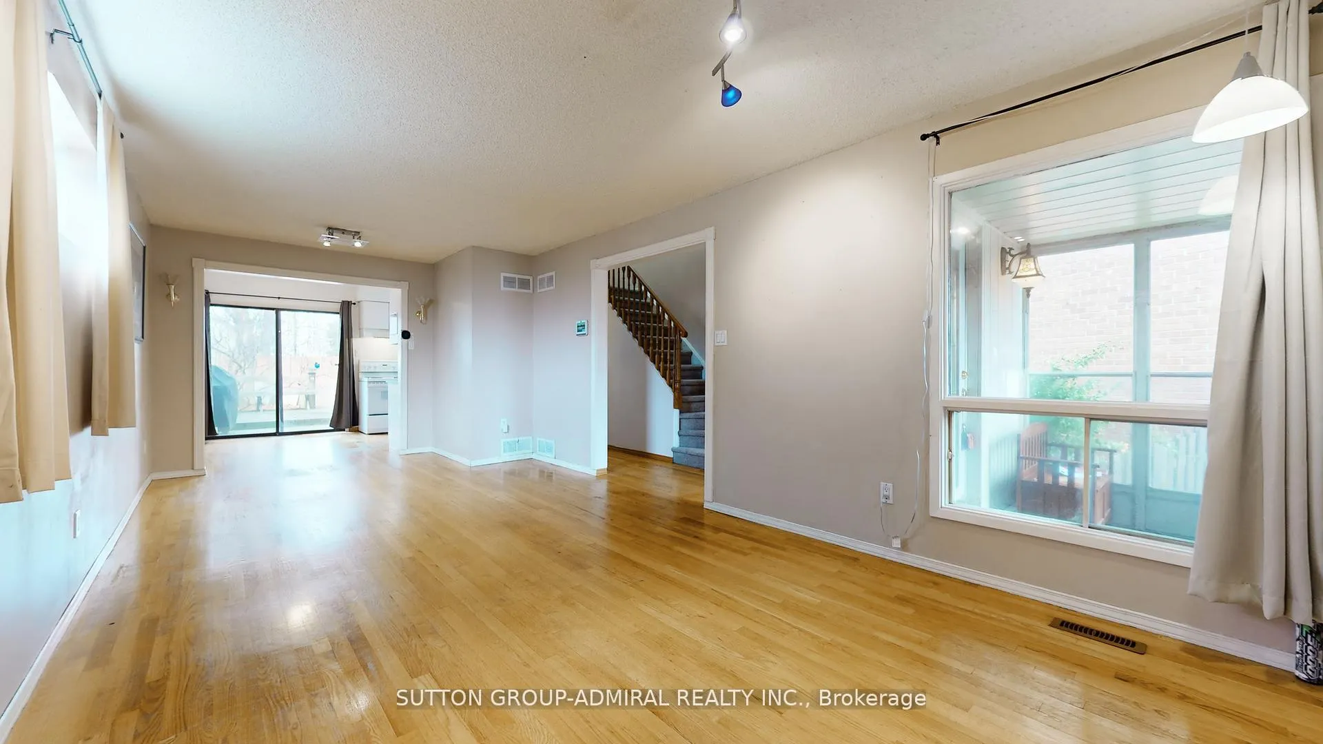 Photo 3 of 93 Patrice Crescent, Vaughan, Crestwood-Springfarm-Yorkhill — HOMEH