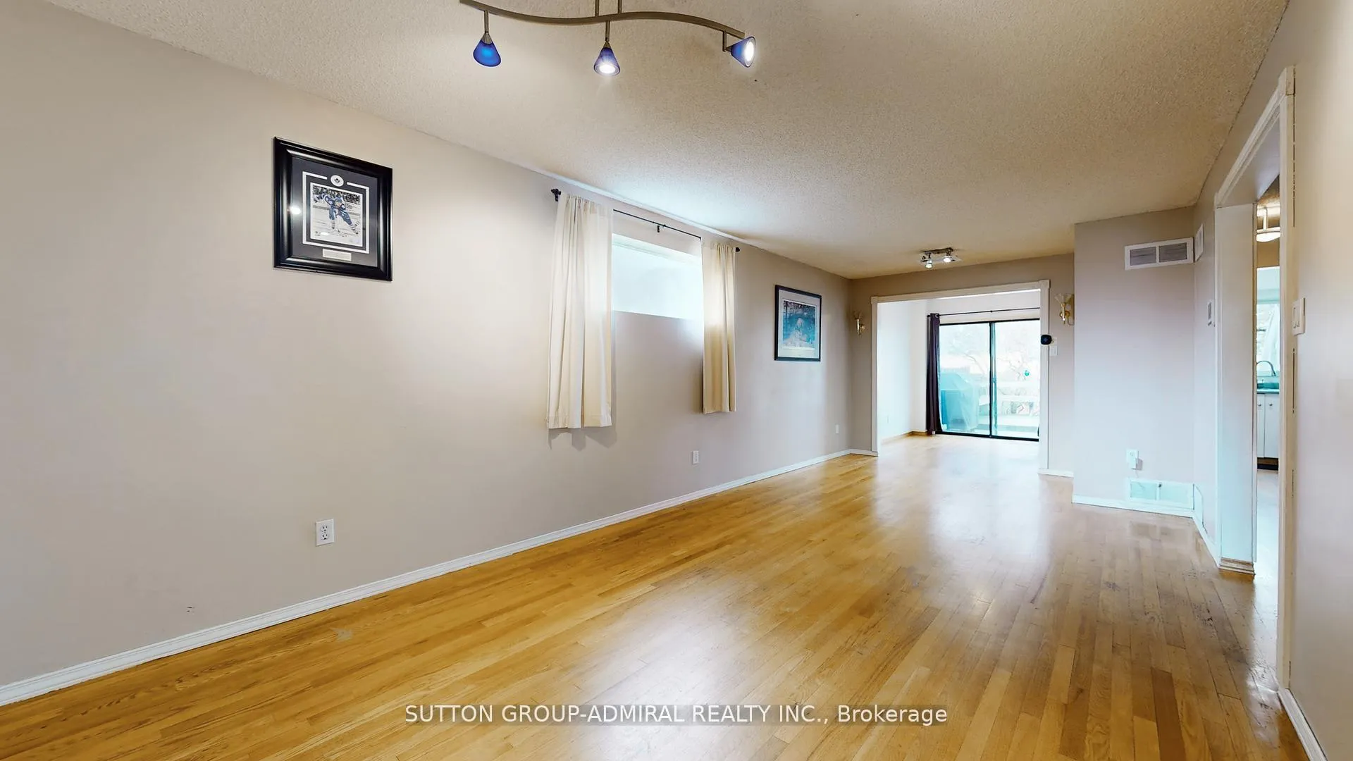 Photo 4 of 93 Patrice Crescent, Vaughan, Crestwood-Springfarm-Yorkhill — HOMEH
