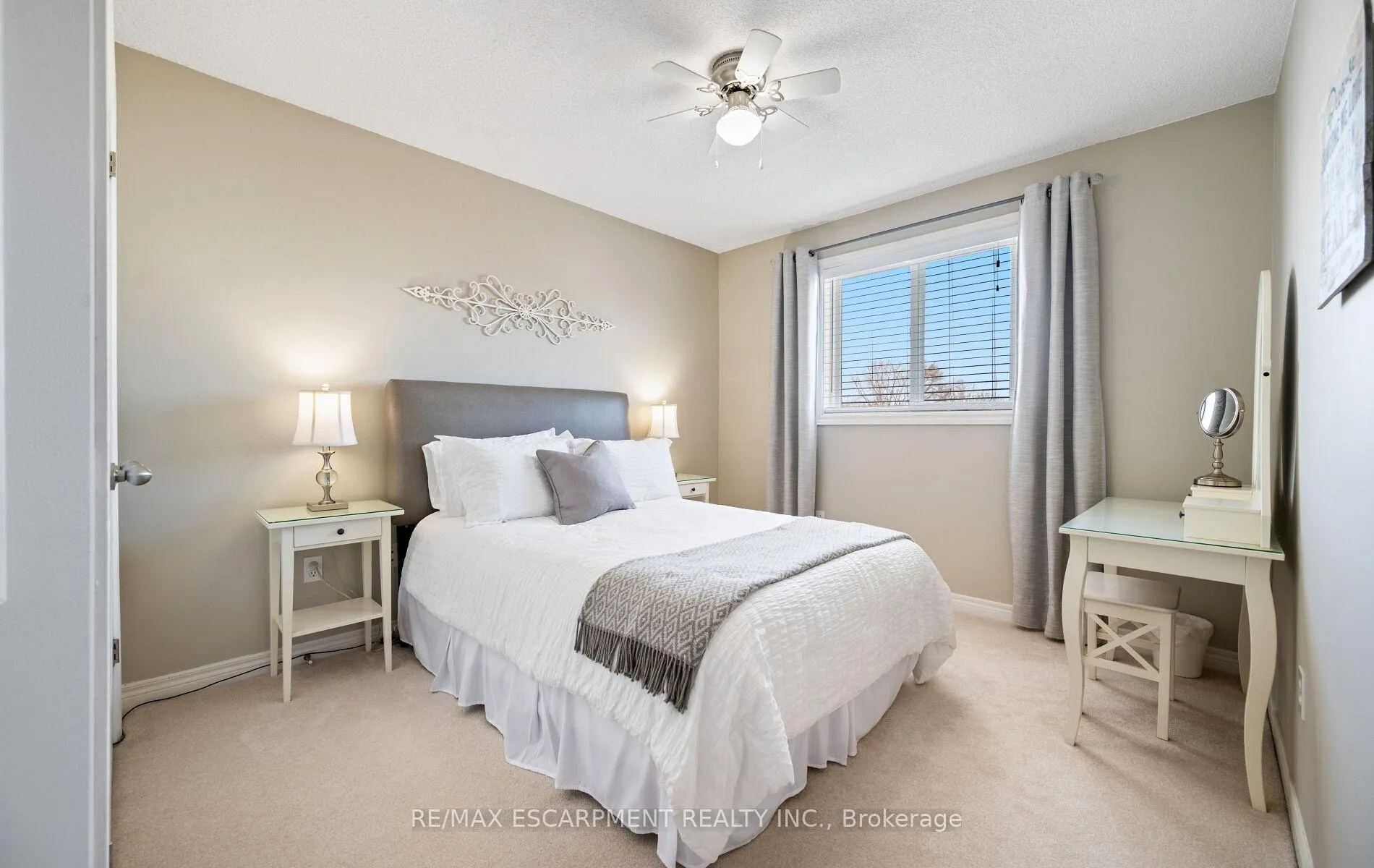 Photo 12 of 39 Colonial Crescent, Grimsby, Grimsby East — HOMEH