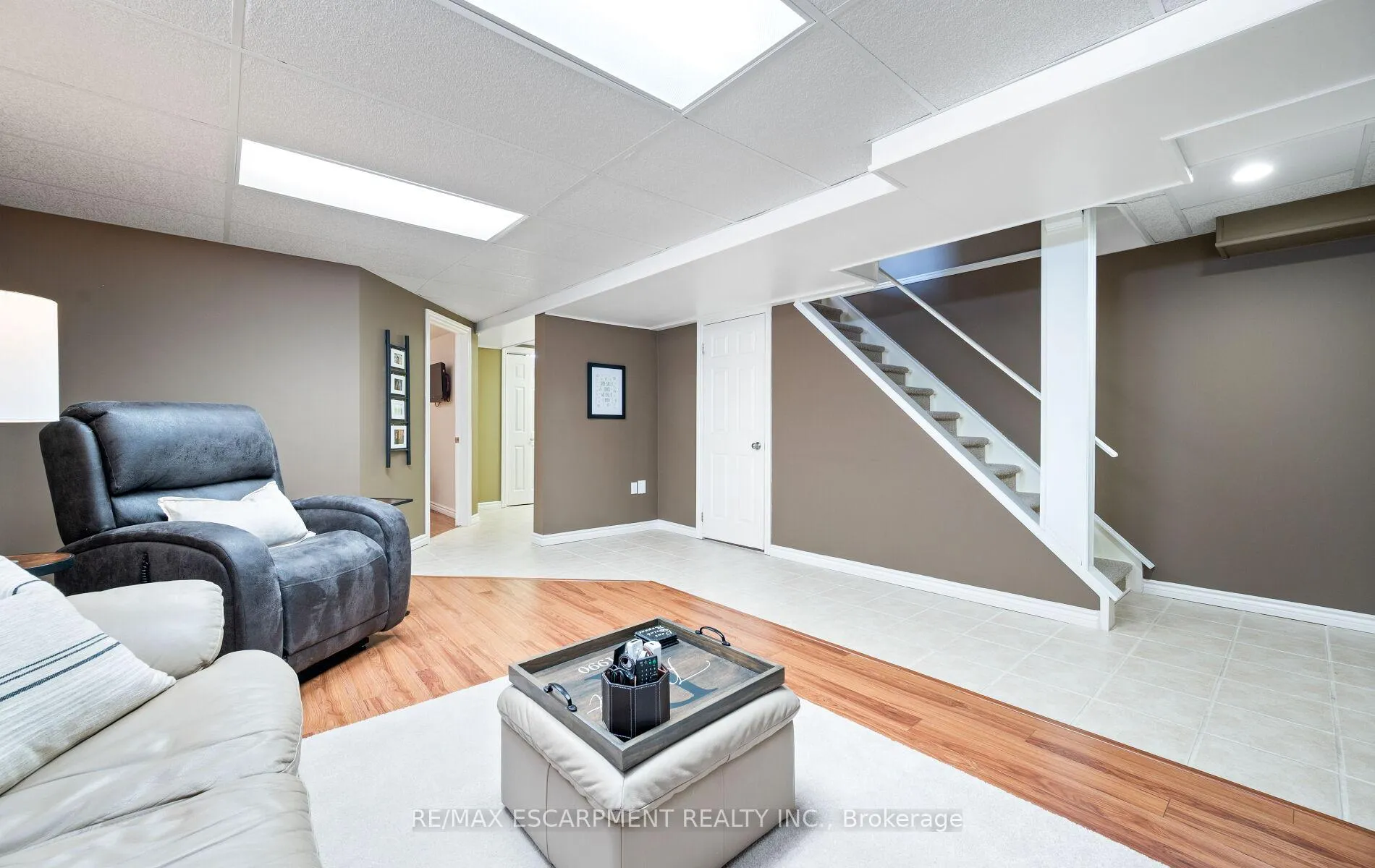 Photo 14 of 39 Colonial Crescent, Grimsby, Grimsby East — HOMEH