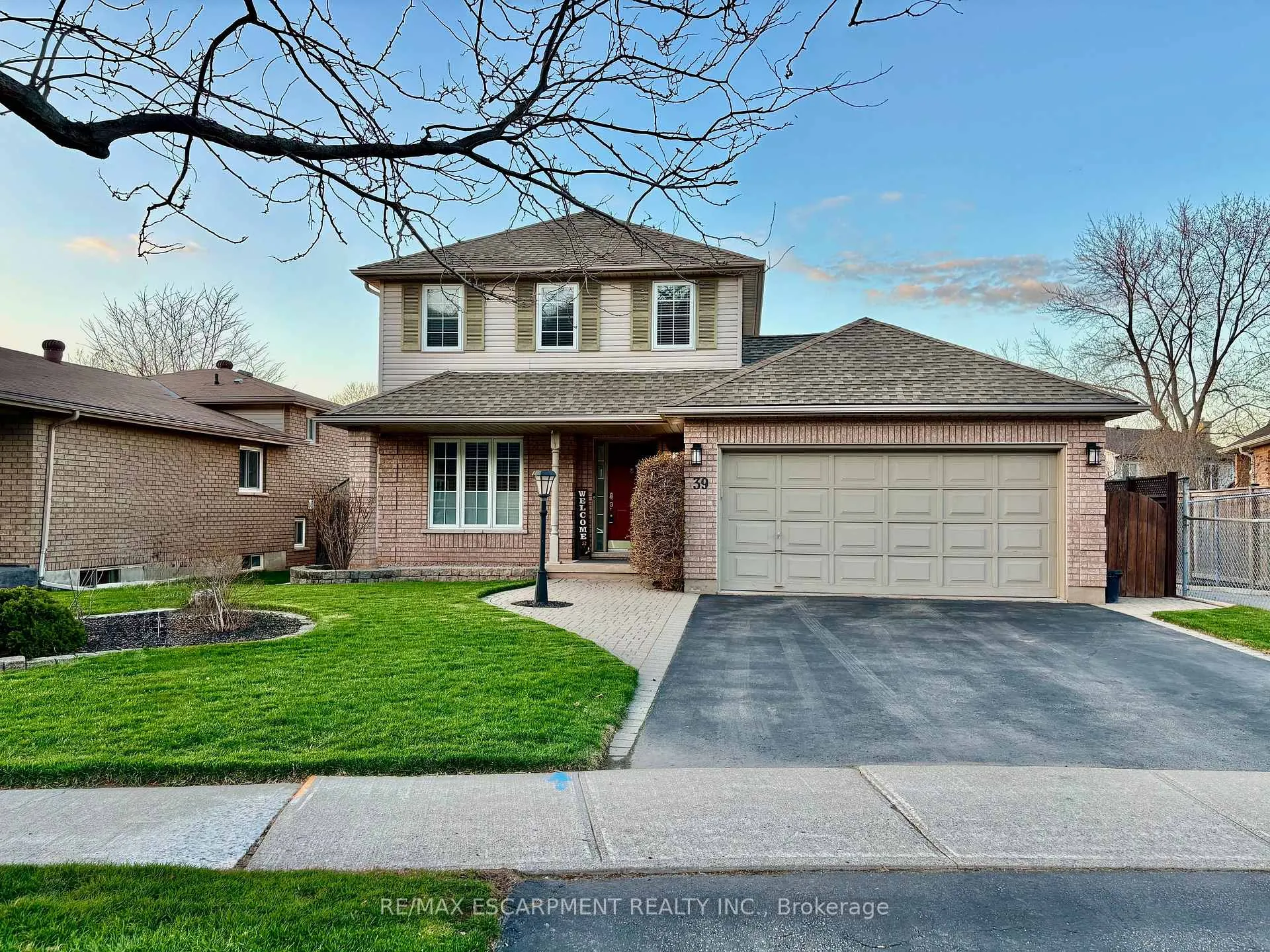 Photo 18 of 39 Colonial Crescent, Grimsby, Grimsby East — HOMEH