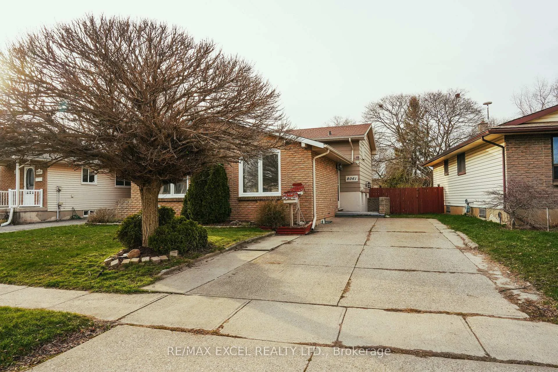 Photo 1 of 8061 Paddock Trail Drive, Niagara Falls, Ascot — HOMEH