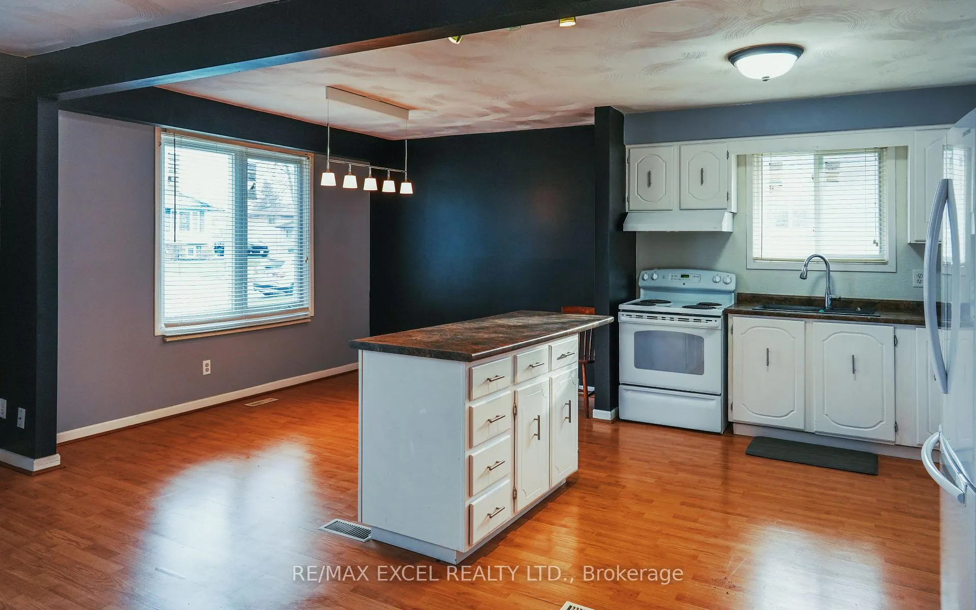 Photo 7 of 8061 Paddock Trail Drive, Niagara Falls, Ascot — HOMEH