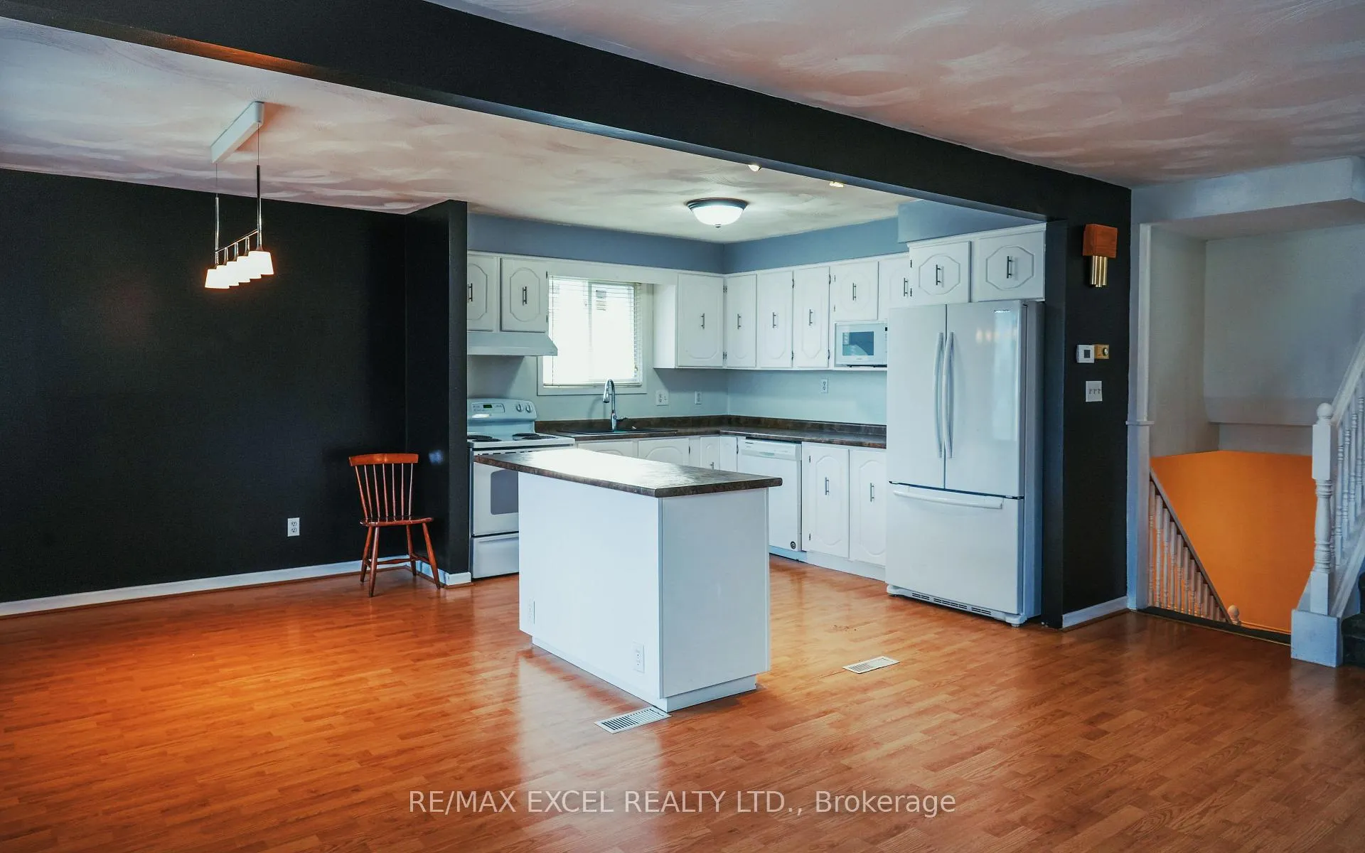 Photo 8 of 8061 Paddock Trail Drive, Niagara Falls, Ascot — HOMEH