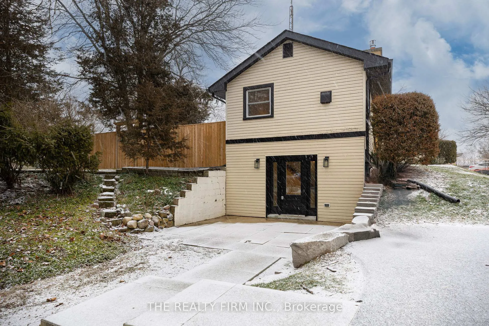 Photo 3 of 179 Valleyview Drive, Middlesex Centre, Komoka — HOMEH