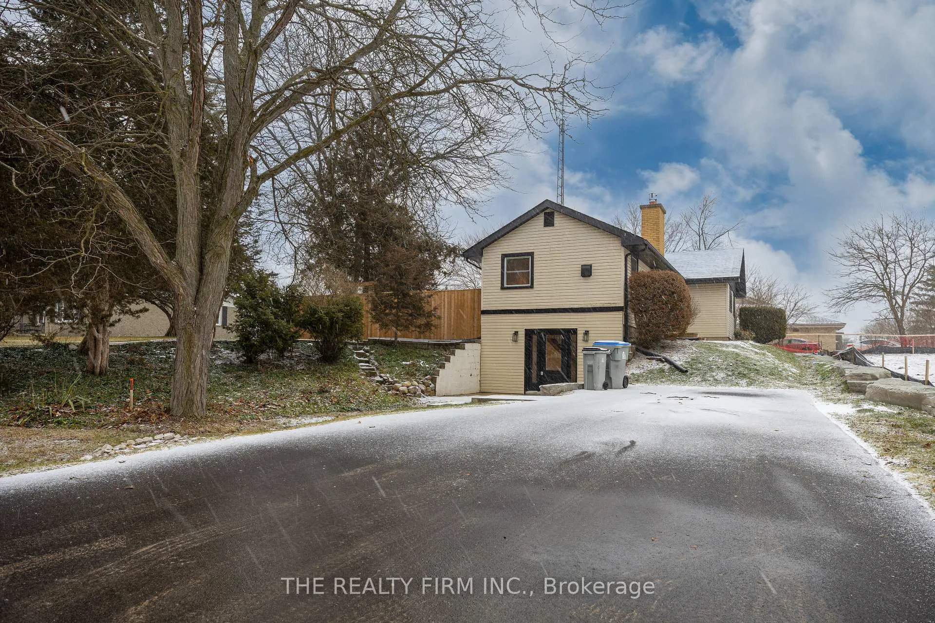 Photo 4 of 179 Valleyview Drive, Middlesex Centre, Komoka — HOMEH
