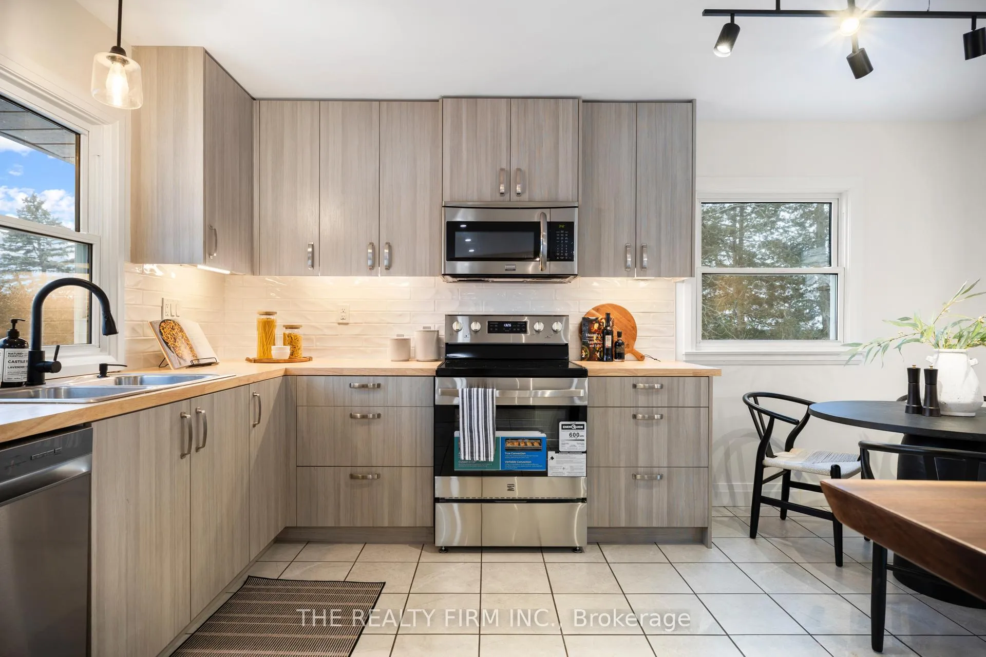 Photo 19 of 179 Valleyview Drive, Middlesex Centre, Komoka — HOMEH