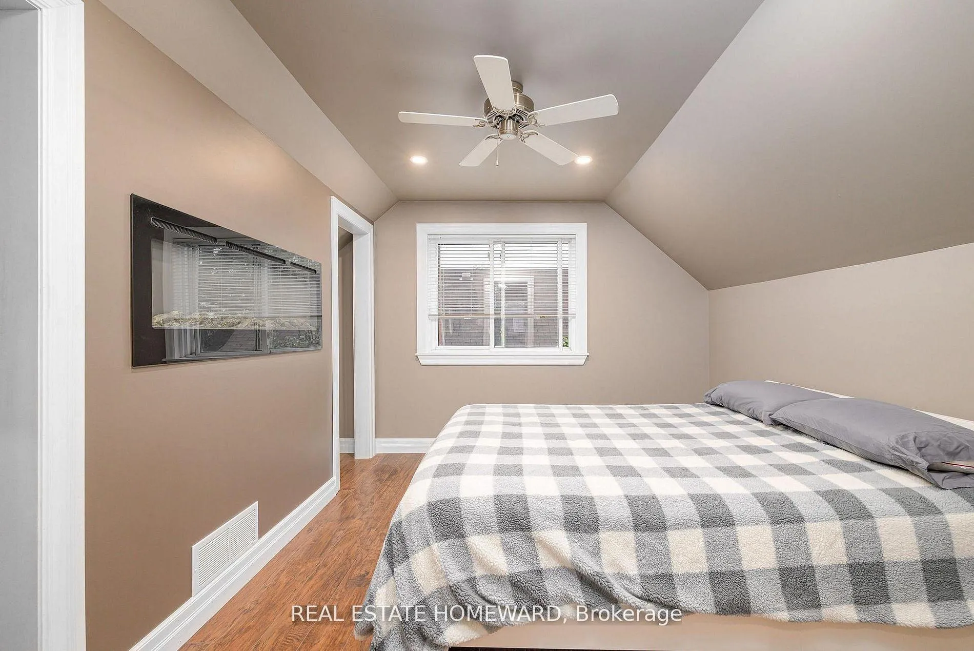 Photo 16 of 521 O'Connell Road, Peterborough, Otonabee Ward 1 — HOMEH