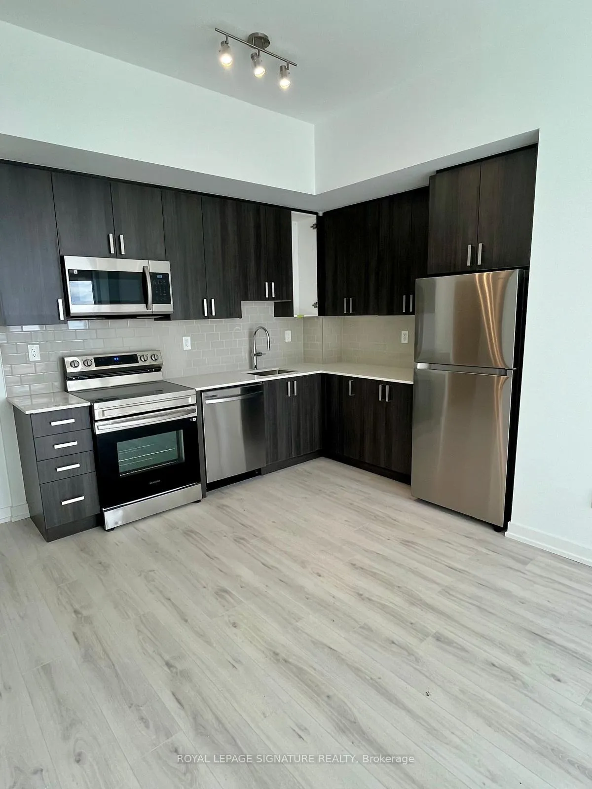 Photo 4 of Unit 3102, 1435 Celebration Drive, Pickering, Bay Ridges — HOMEH