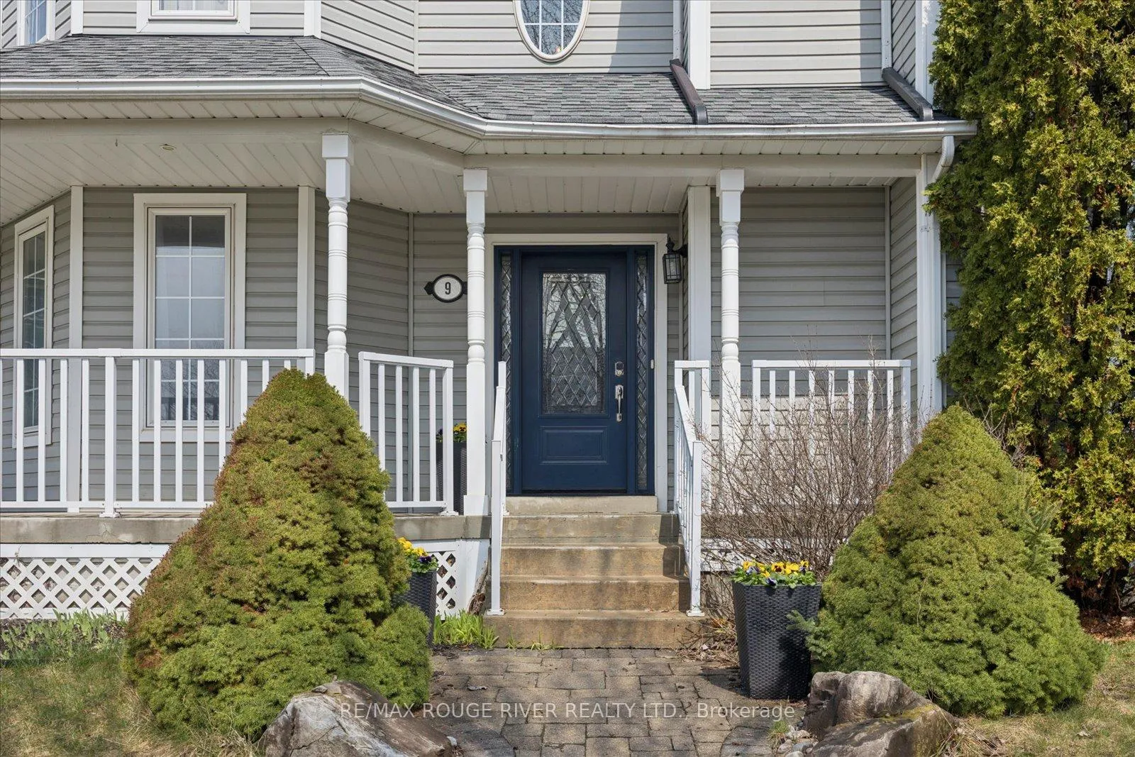 Photo 3 of 9 Elder Crescent, Whitby, Brooklin — HOMEH