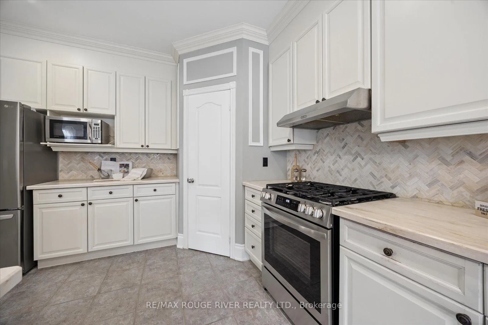 Photo 12 of 9 Elder Crescent, Whitby, Brooklin — HOMEH