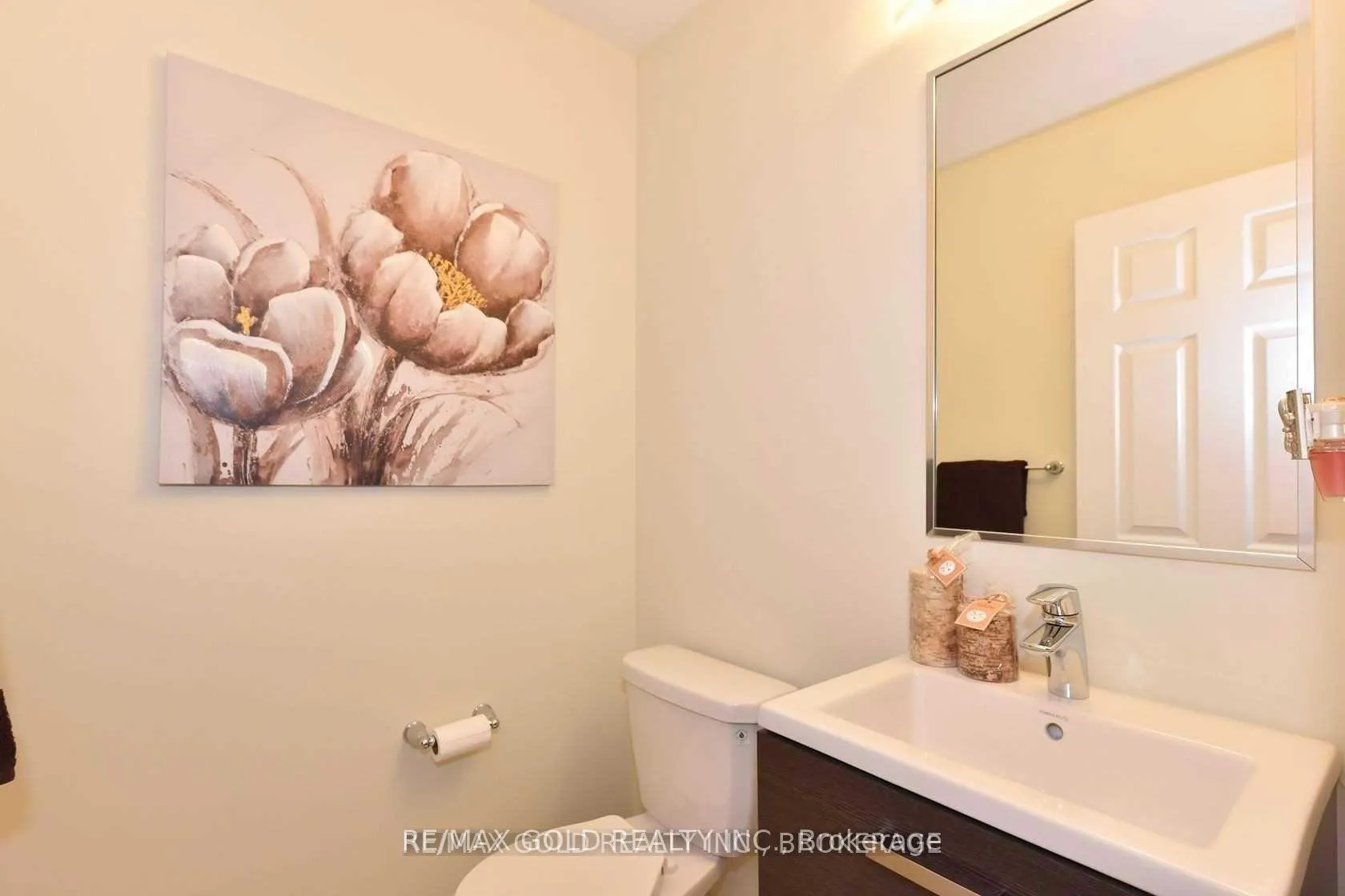 Photo 7 of 472 Queen Mary Drive, Brampton, Northwest Brampton — HOMEH